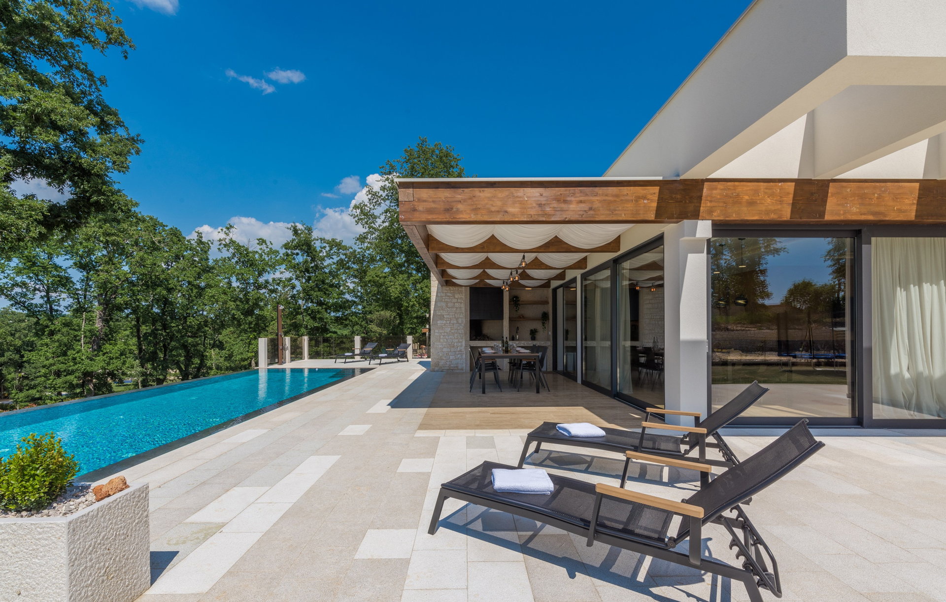 Villa Azalea with Infinity Pool