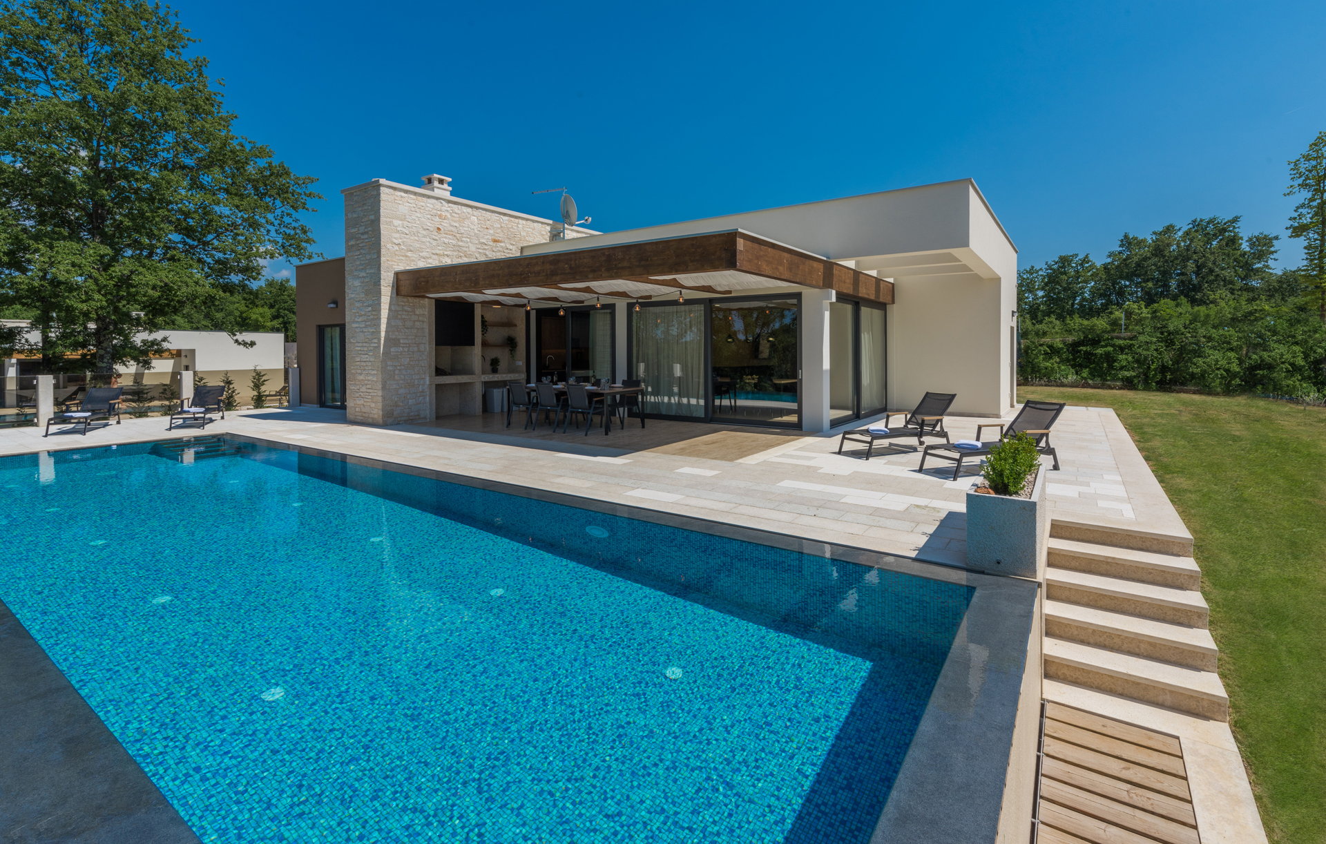 Villa Azalea with Infinity Pool
