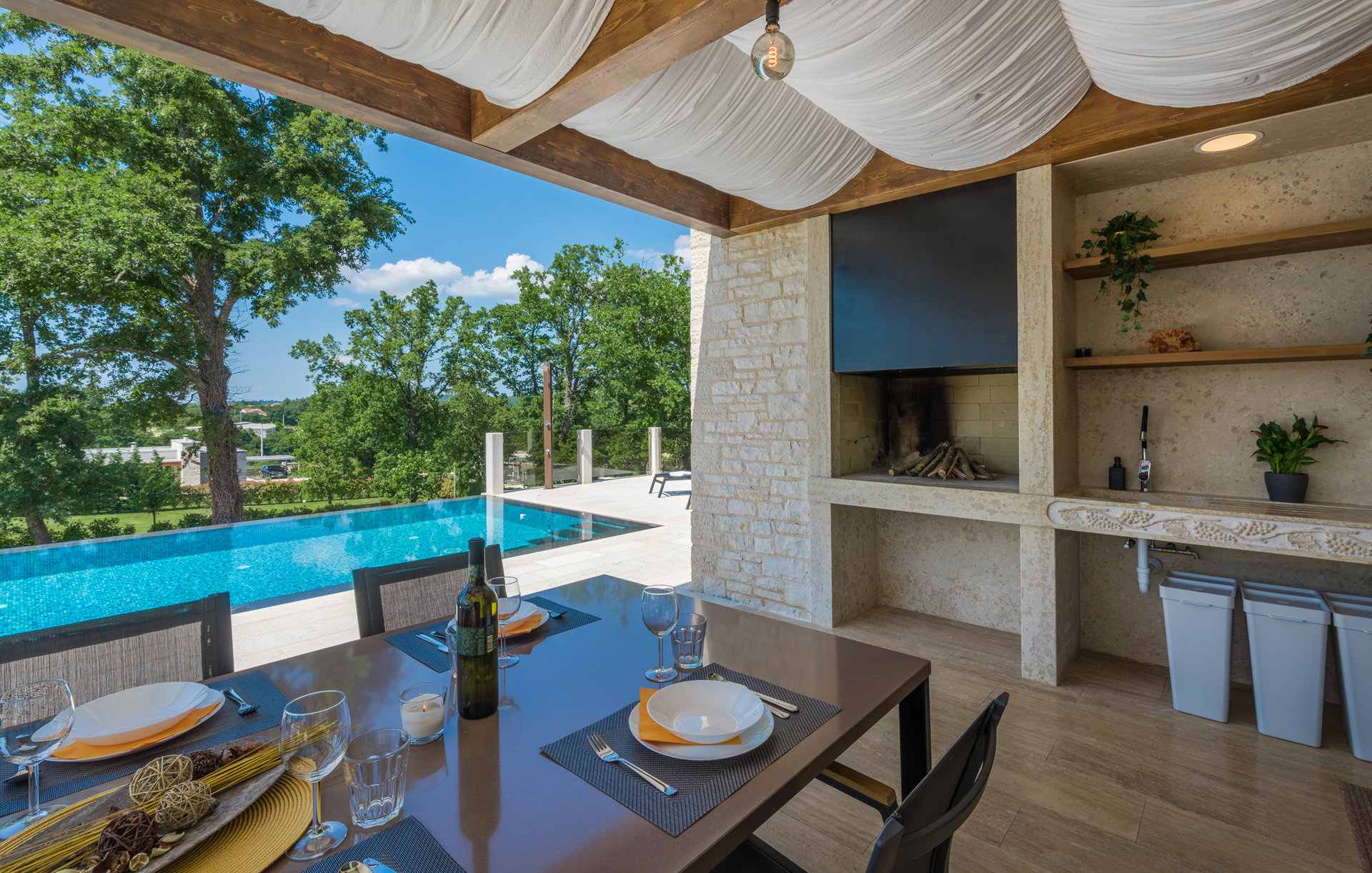 Villa Azalea with Infinity Pool