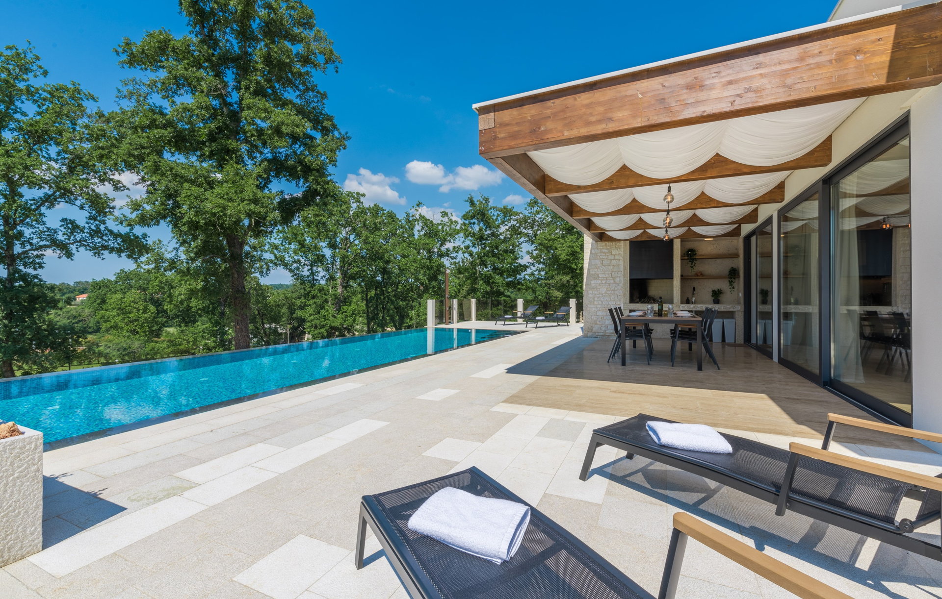 Villa Azalea with Infinity Pool