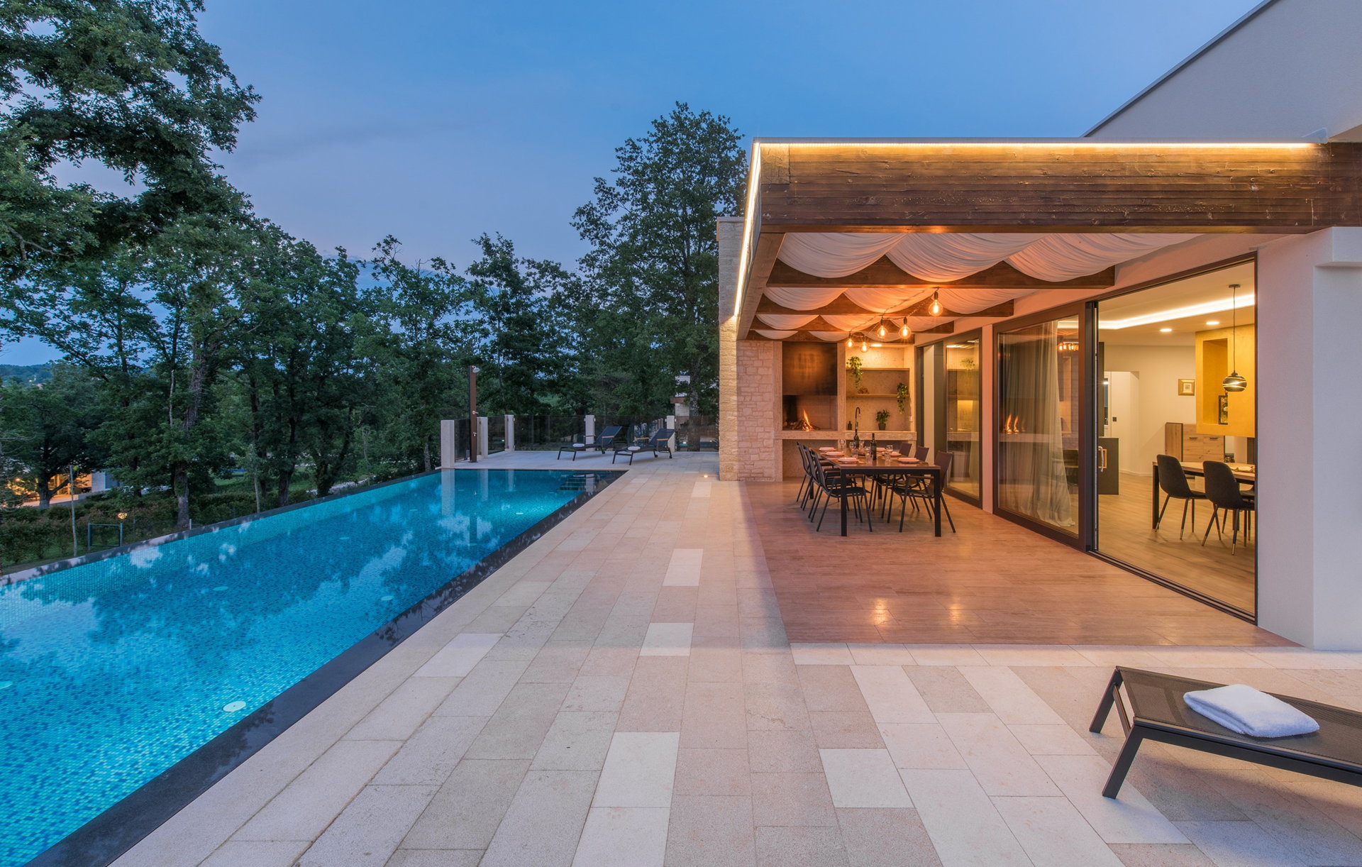 Villa Azalea with Infinity Pool