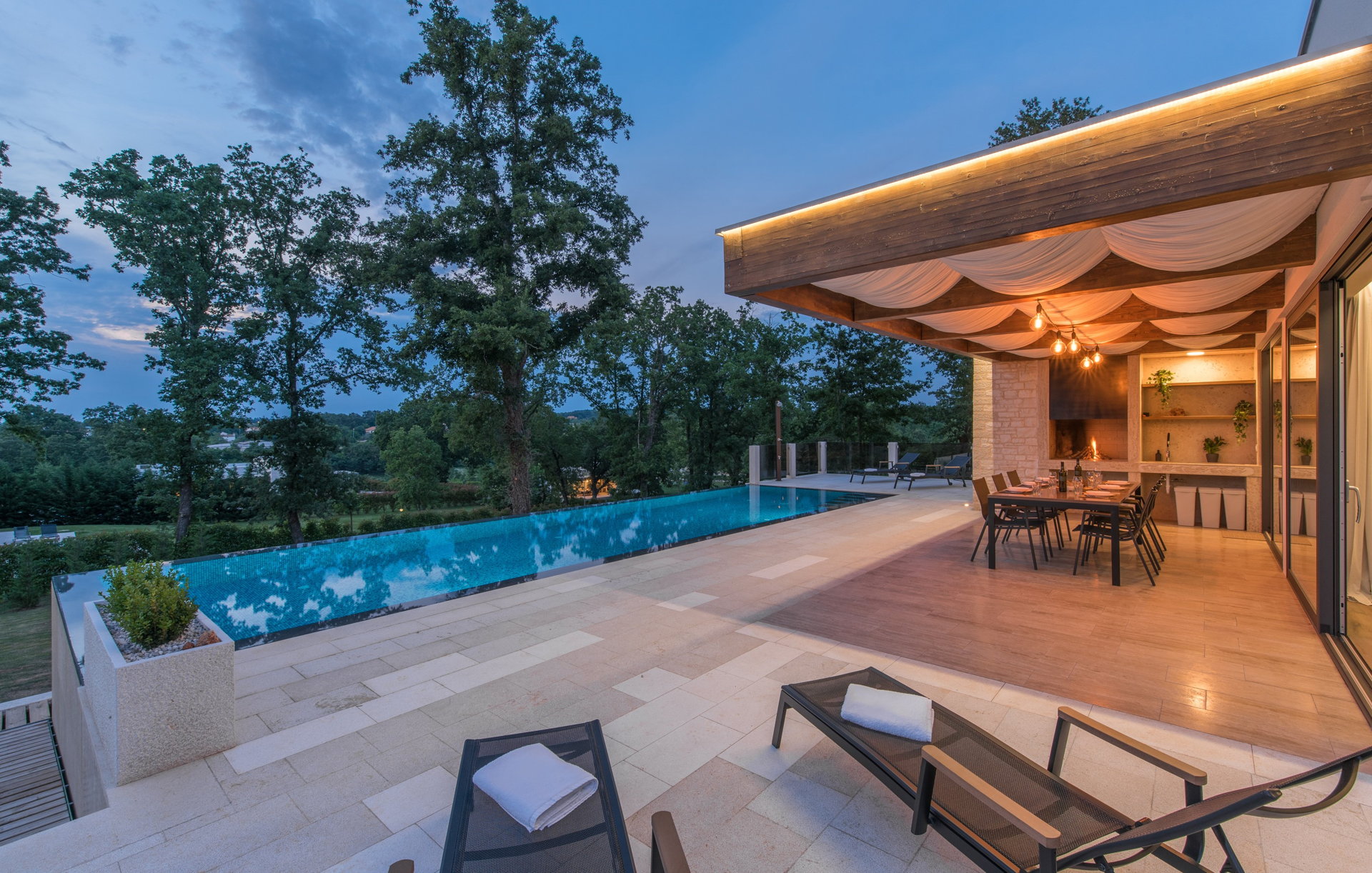 Villa Azalea with Infinity Pool