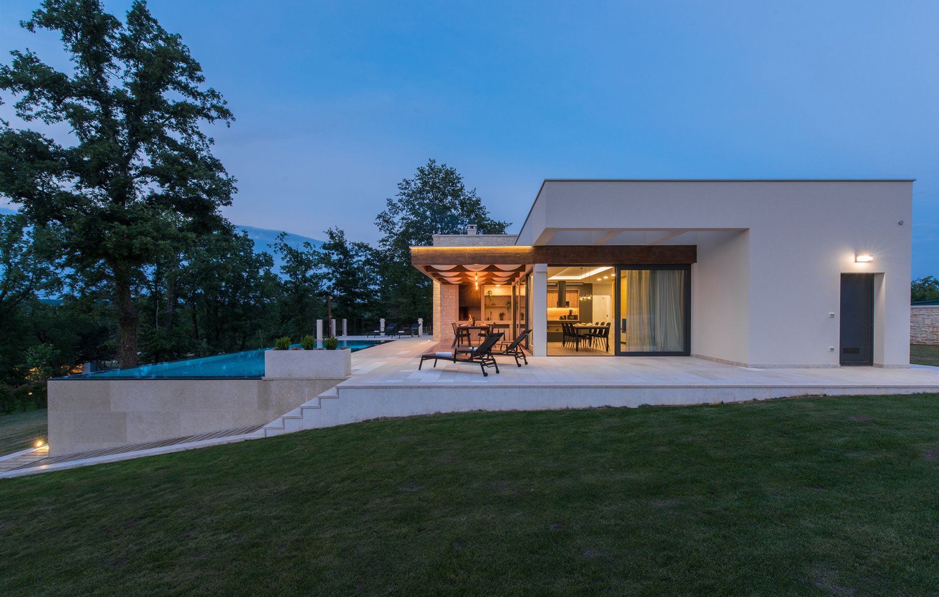 Villa Azalea with Infinity Pool