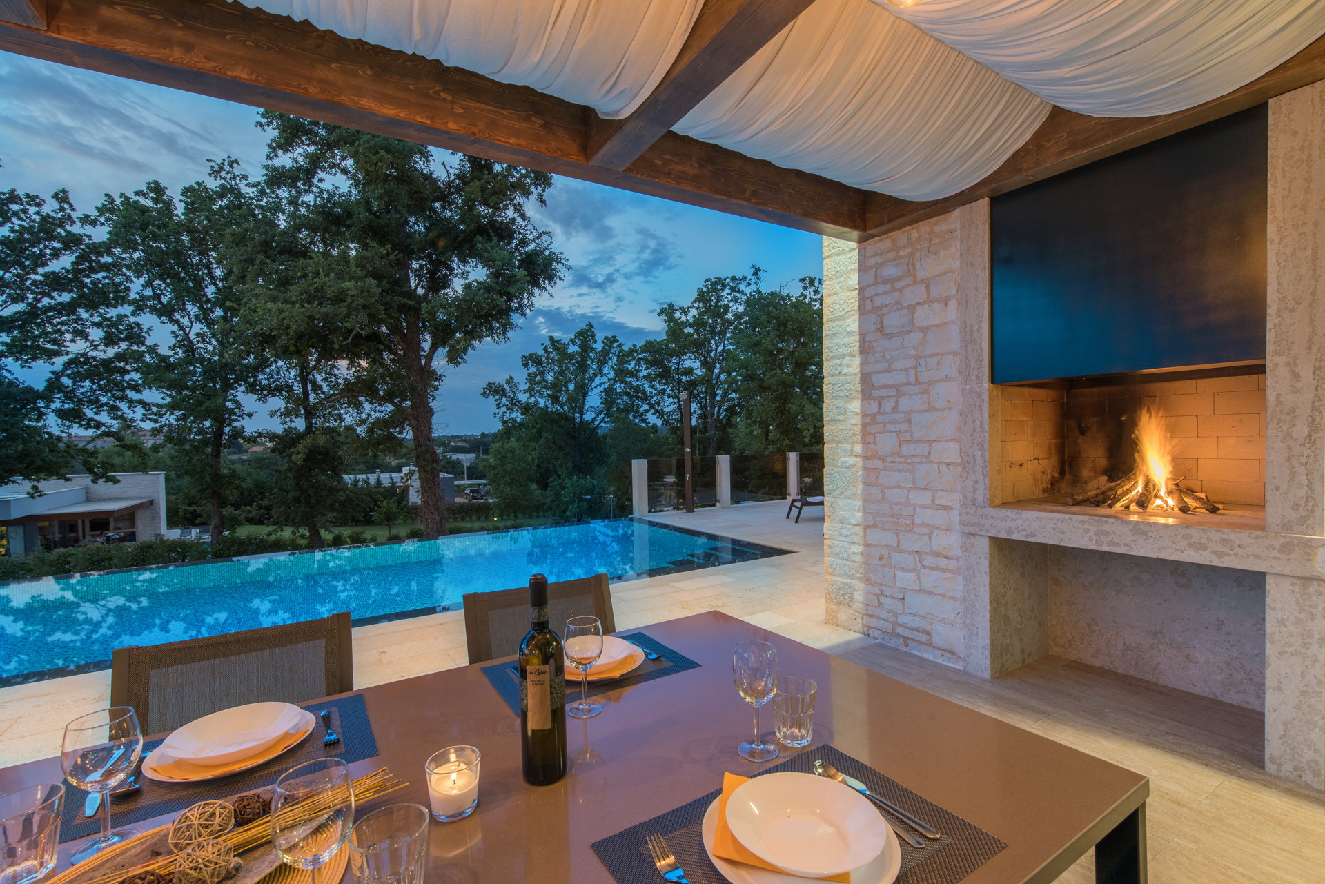 Villa Azalea with Infinity Pool