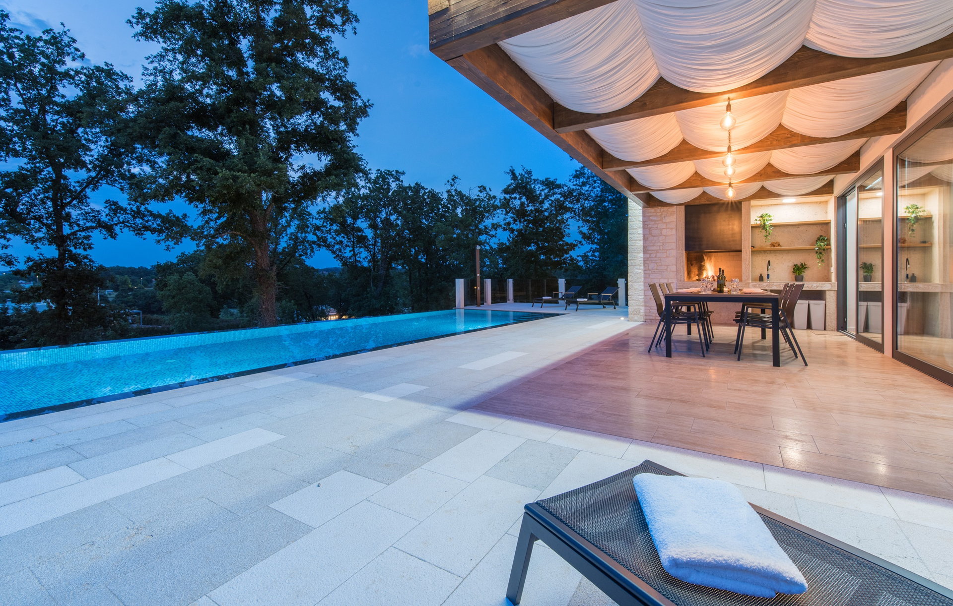 Villa Azalea with Infinity Pool