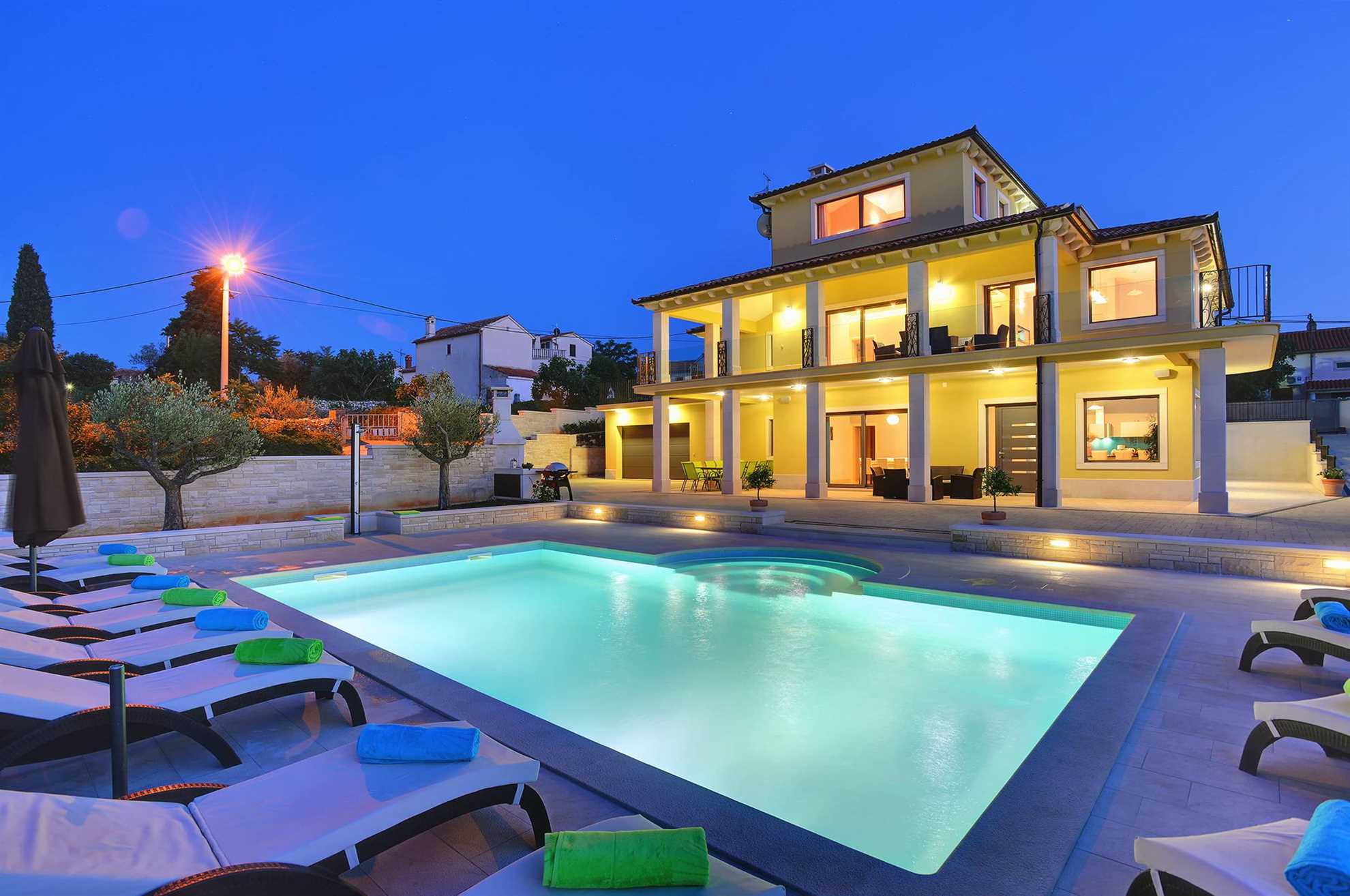 Villa Luce del Sole with Pool