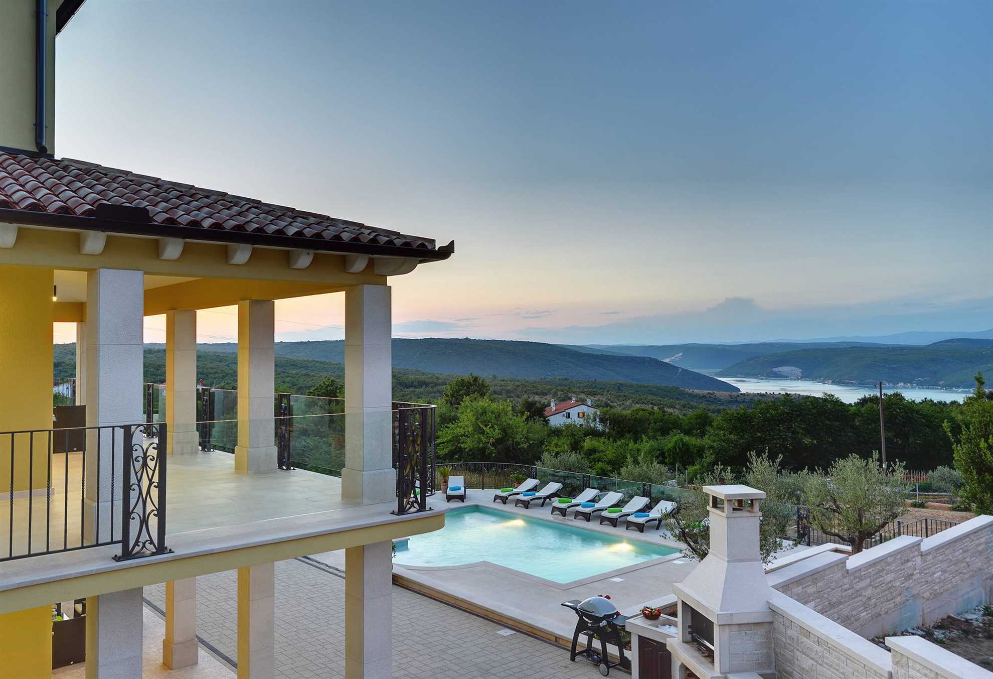 Villa Luce del Sole with Pool