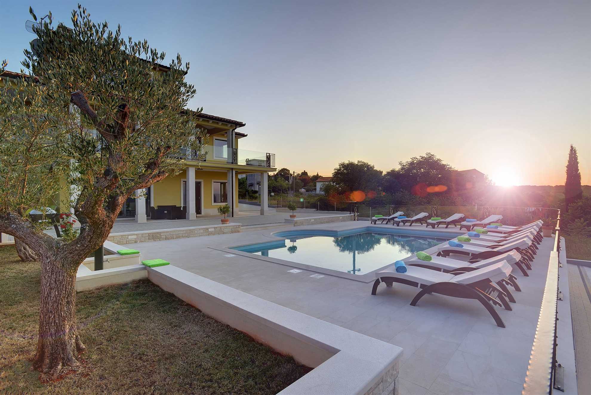 Villa Luce del Sole with Pool