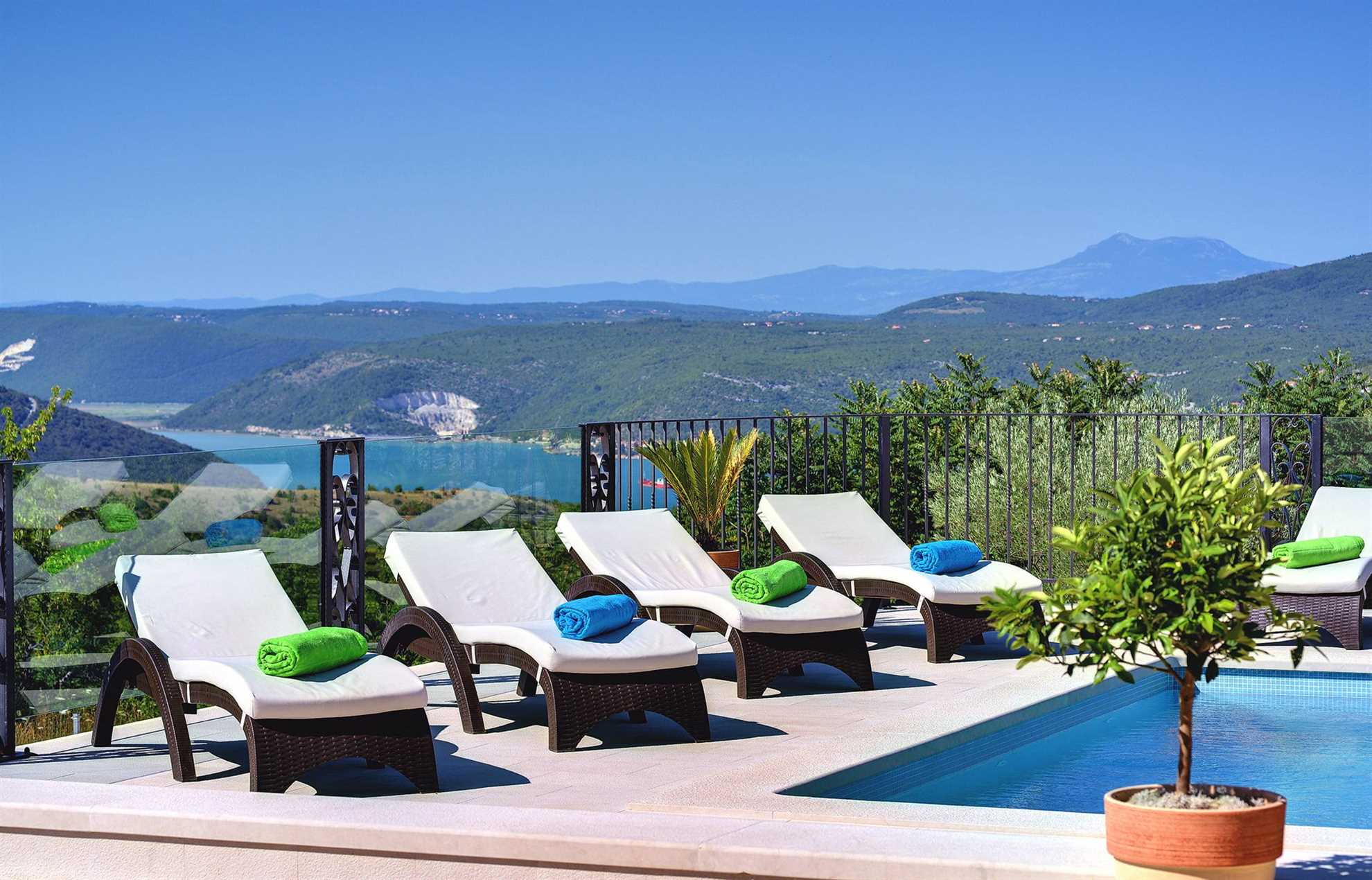 Villa Luce del Sole with Pool