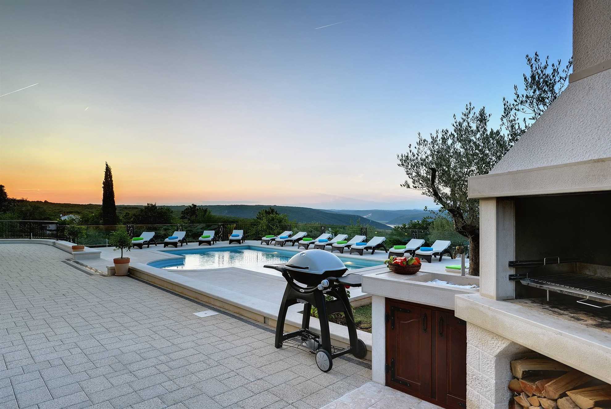 Villa Luce del Sole with Pool