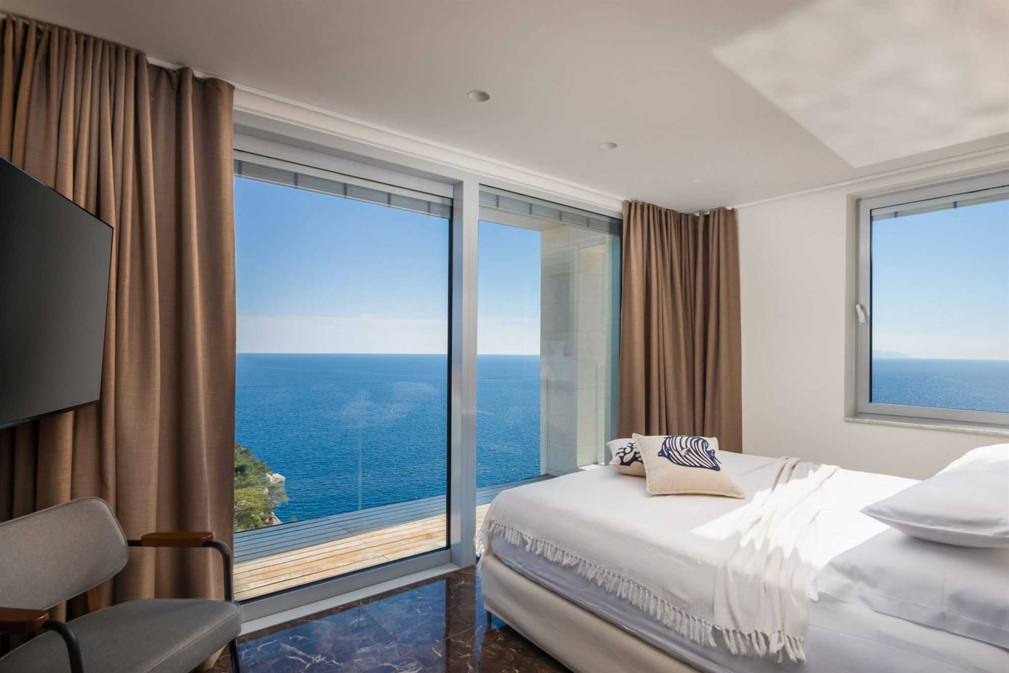 Luxury Villa Pharia Grande with Pool