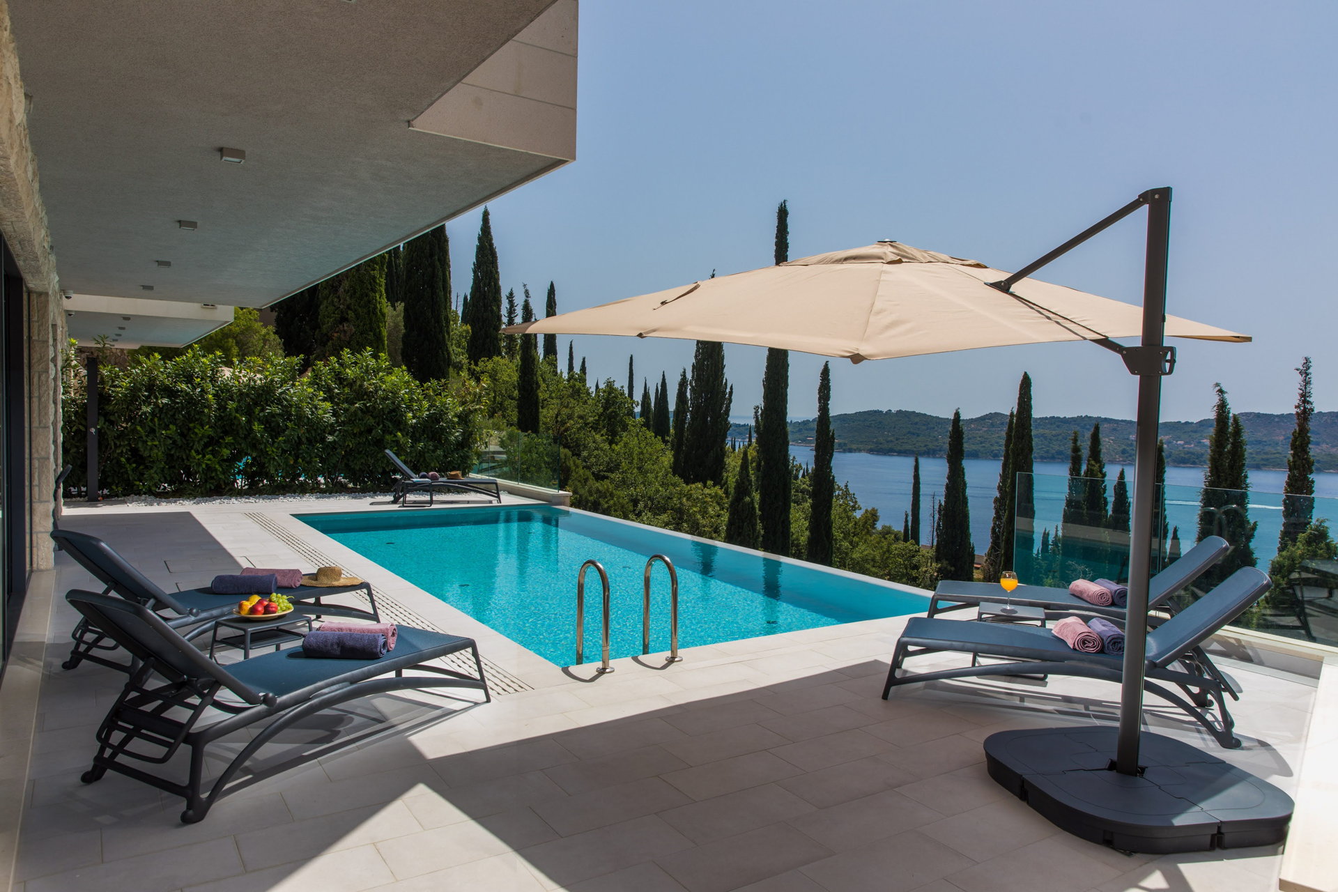 Luxury Villa Prominence with Pool