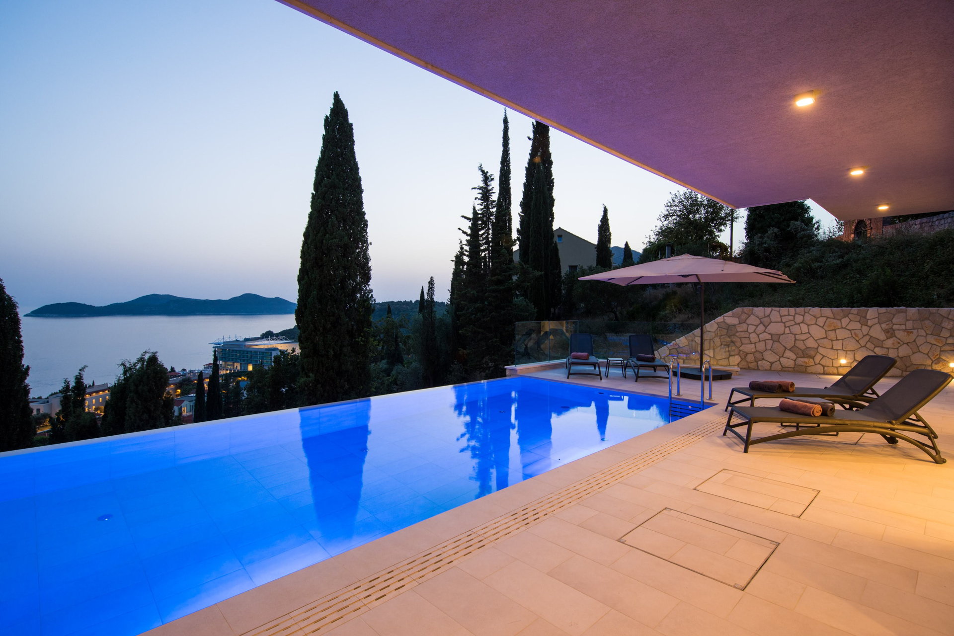 Luxury Villa Prominence with Pool