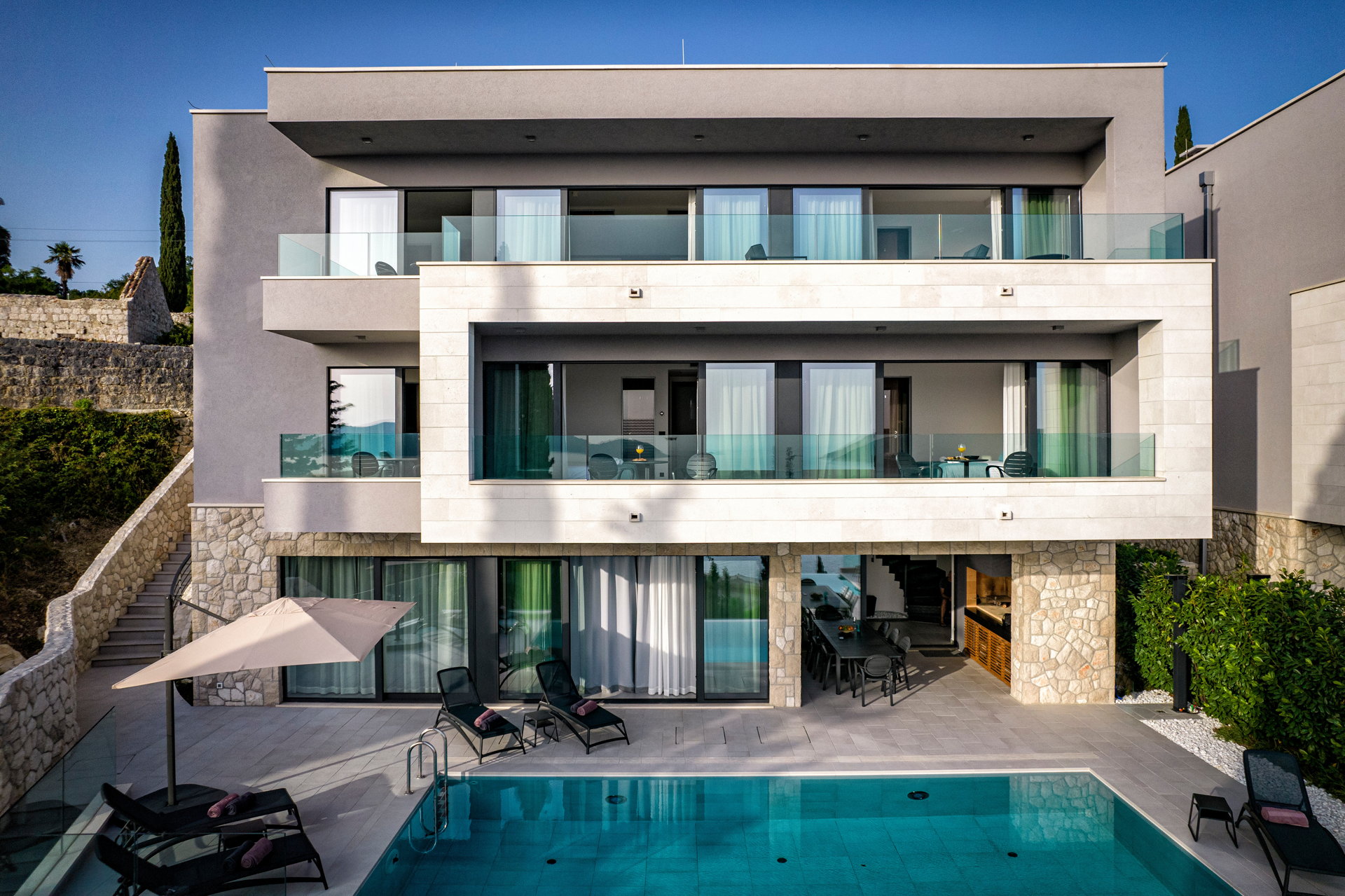 Luxury Villa Prominence with Pool