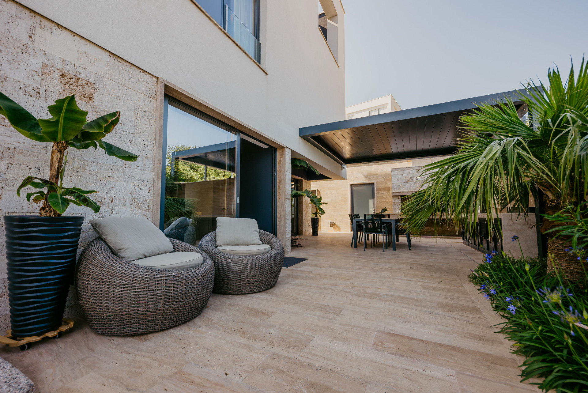 Villa Black & Gold with Pool