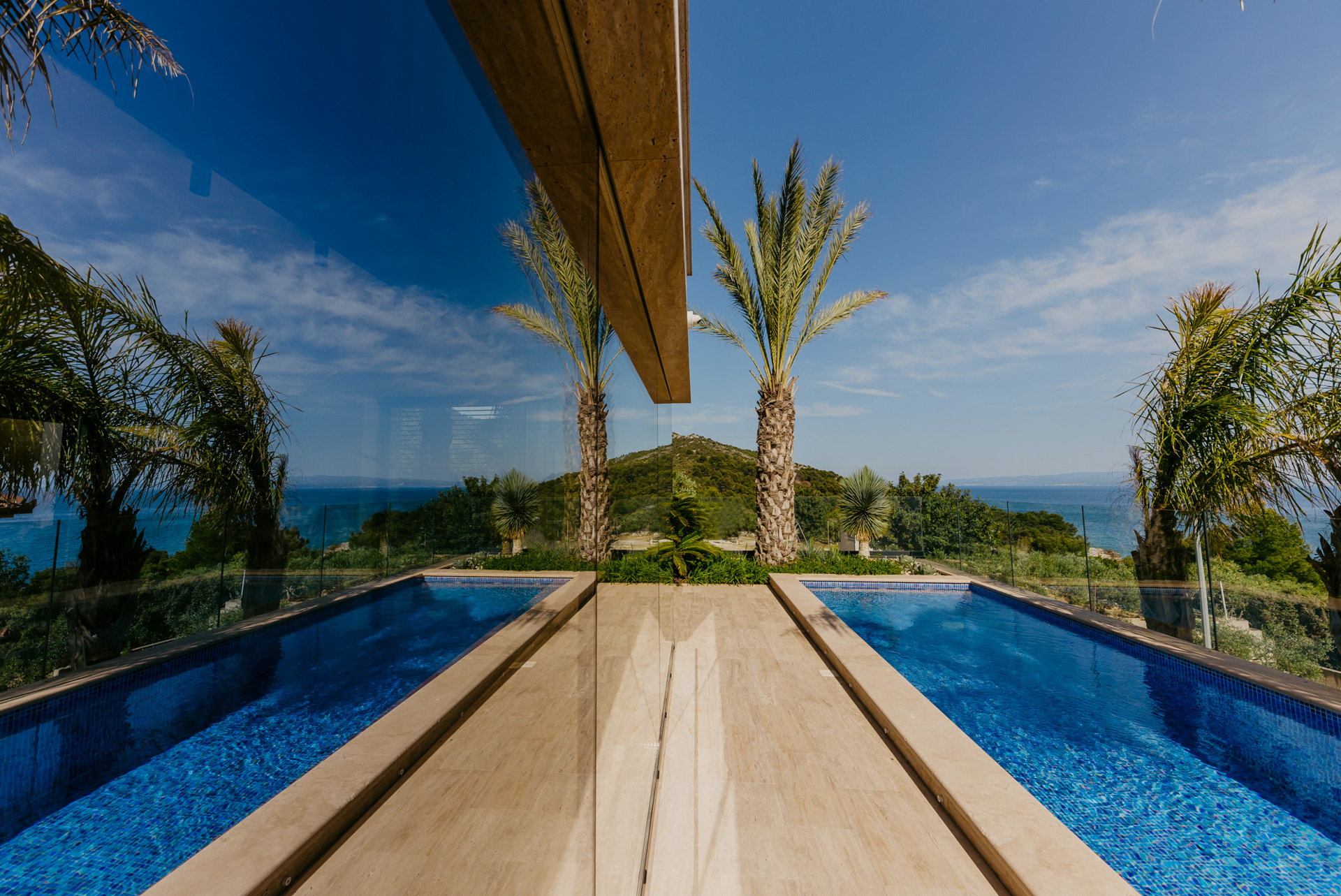 Villa Black & Gold with Pool