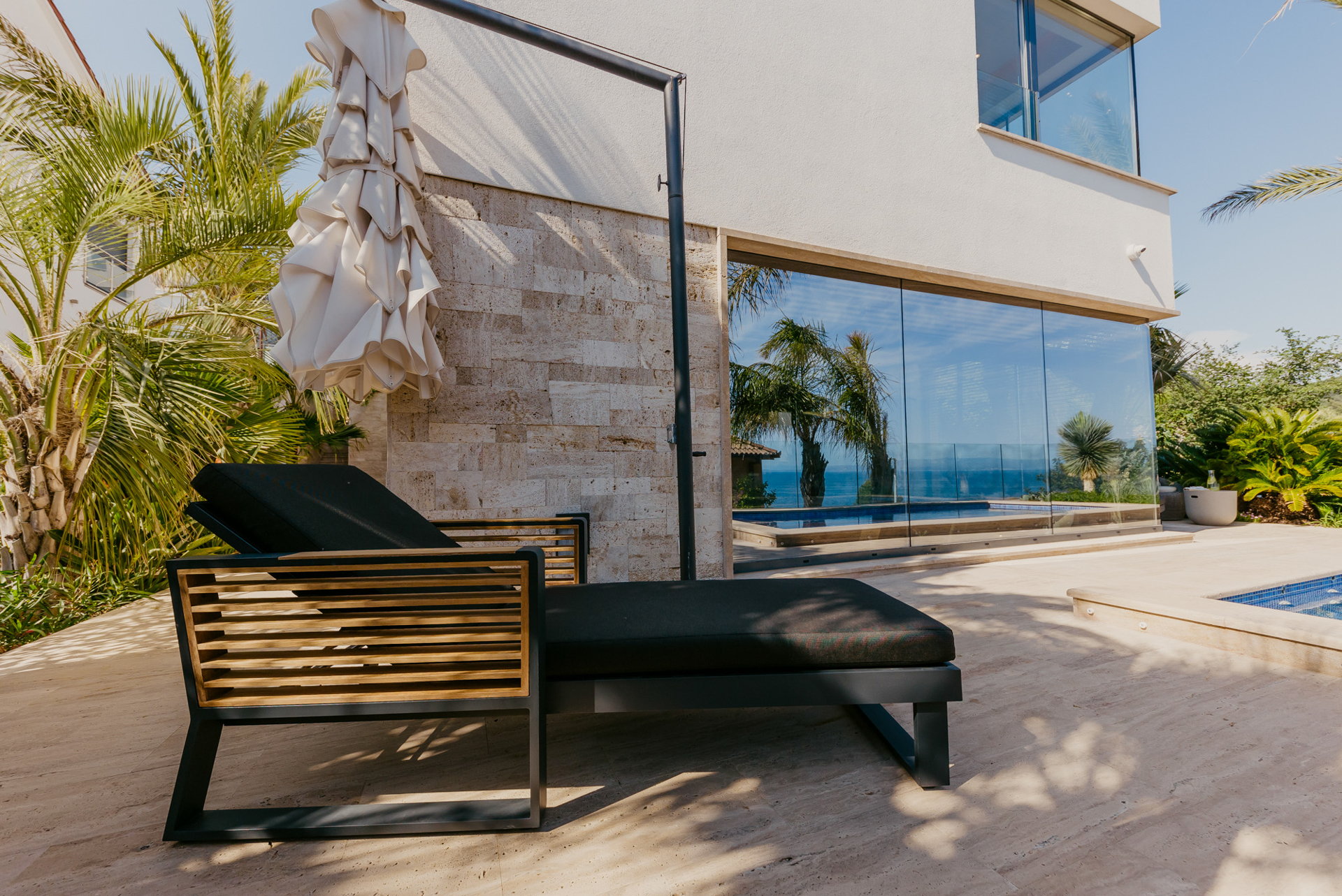 Villa Black & Gold with Pool