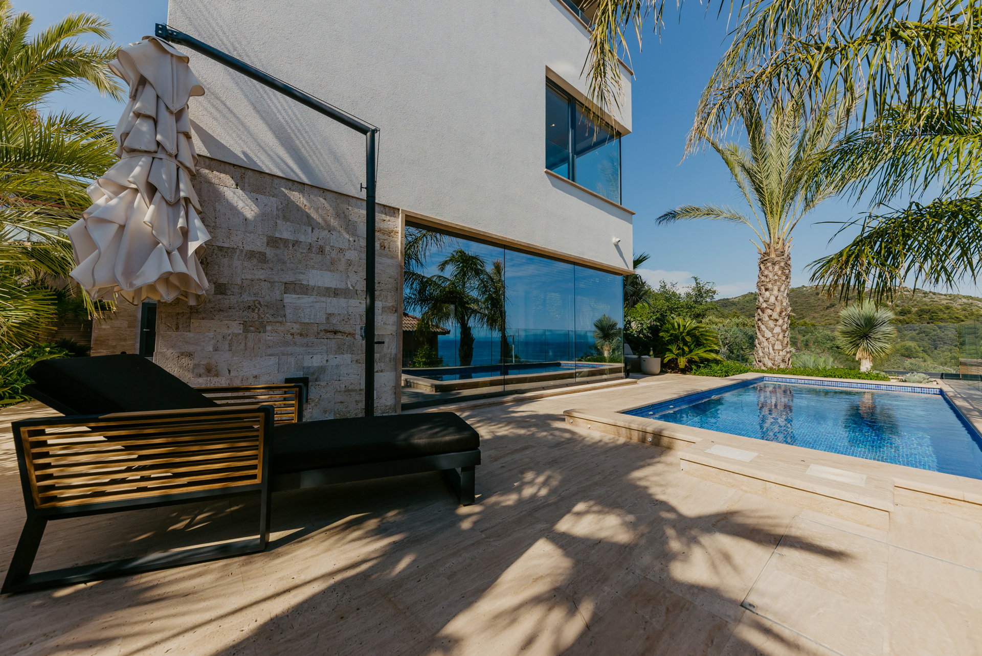 Villa Black & Gold with Pool
