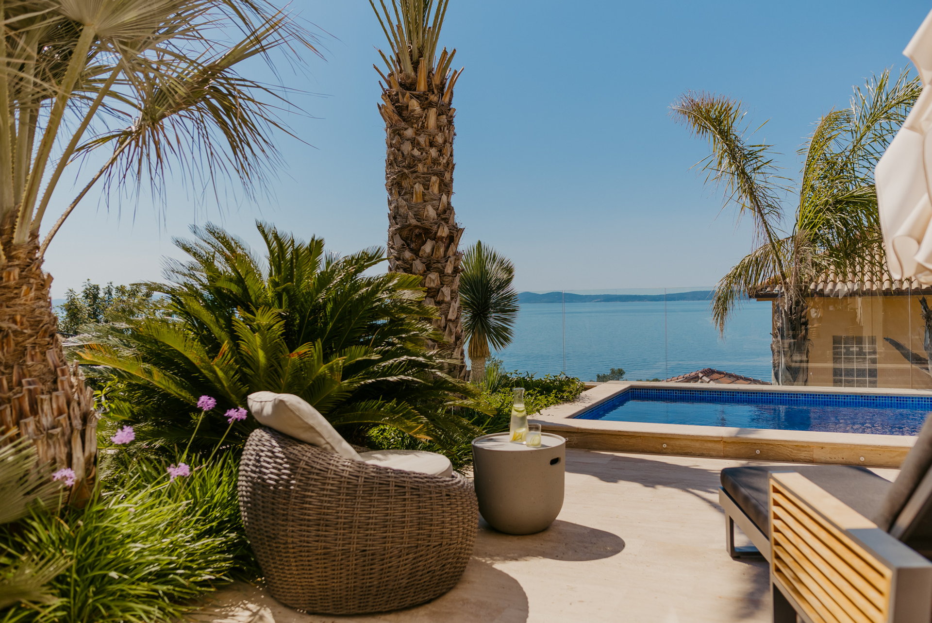 Villa Black & Gold with Pool