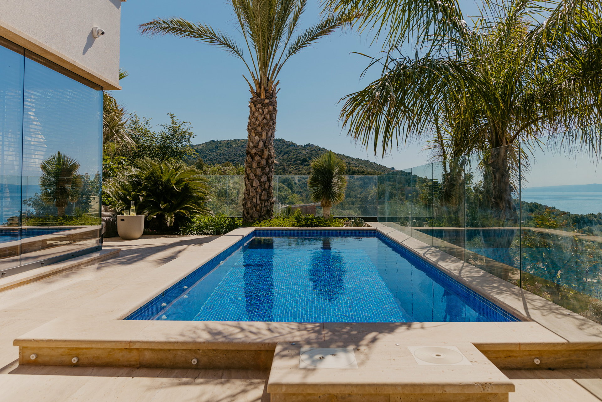 Villa Black & Gold with Pool