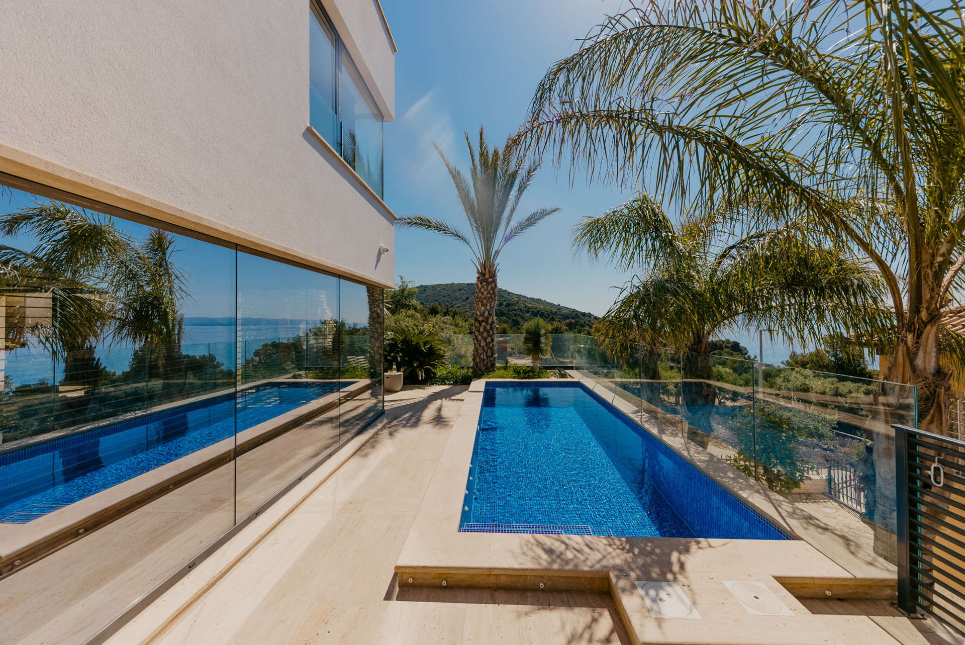 Villa Black & Gold with Pool