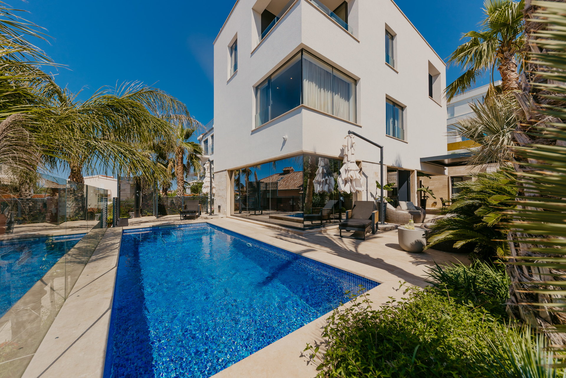 Villa Black & Gold with Pool