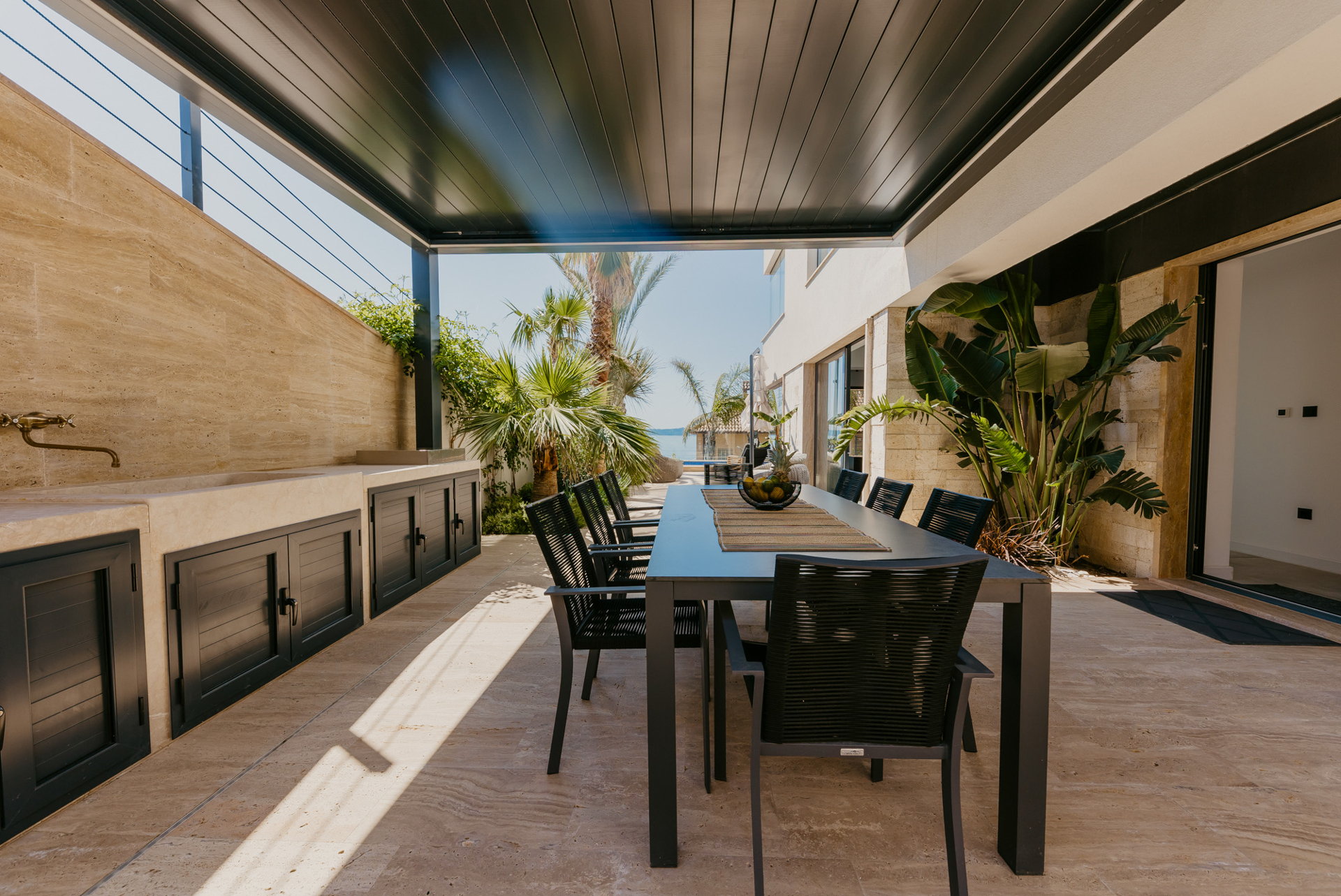 Villa Black & Gold with Pool