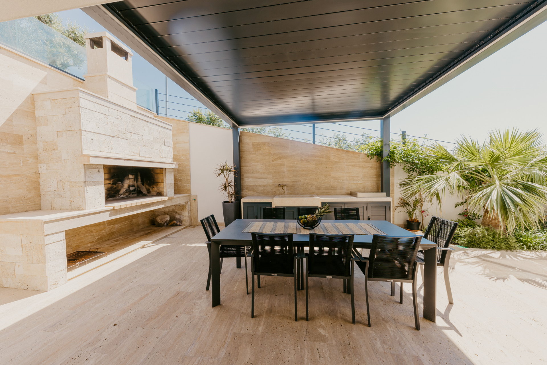Villa Black & Gold with Pool