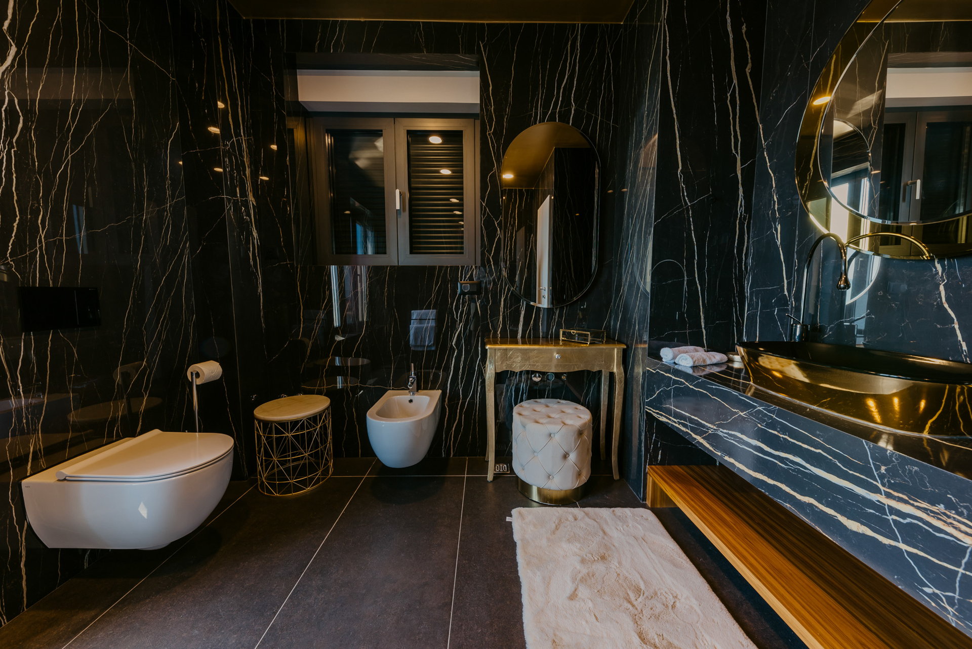 Villa Black & Gold with Pool