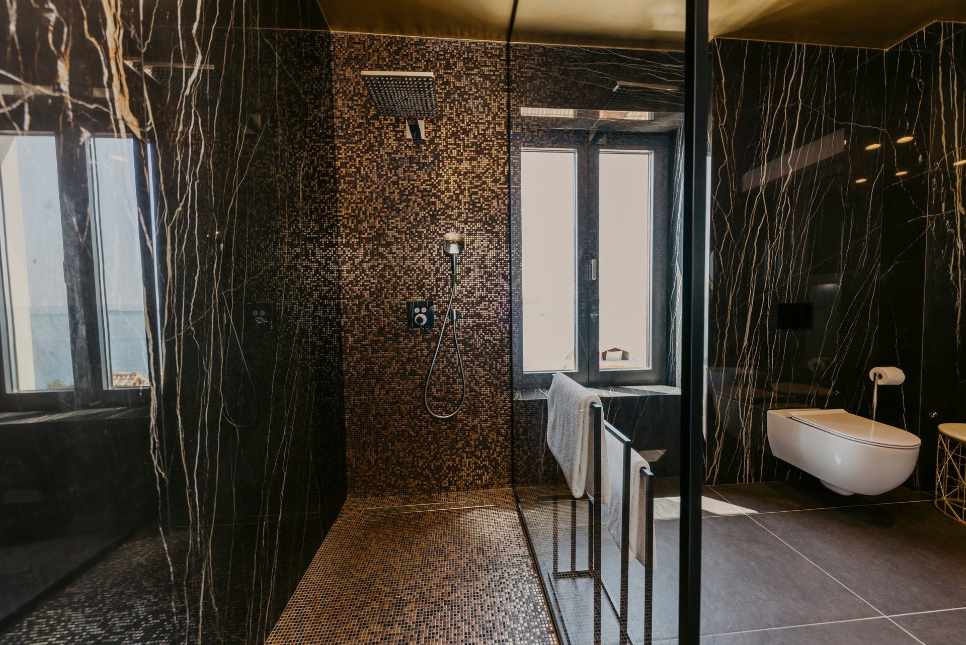 Villa Black & Gold with Pool