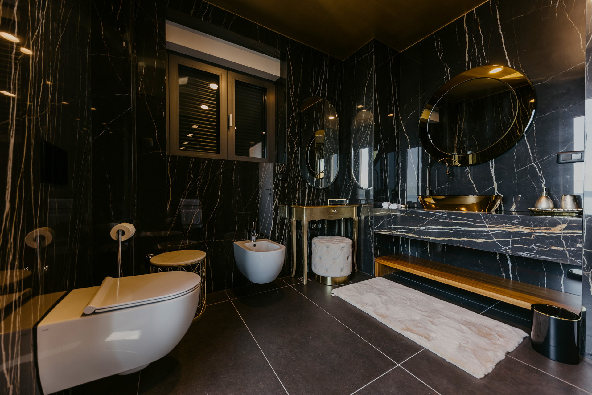 Villa Black & Gold with Pool