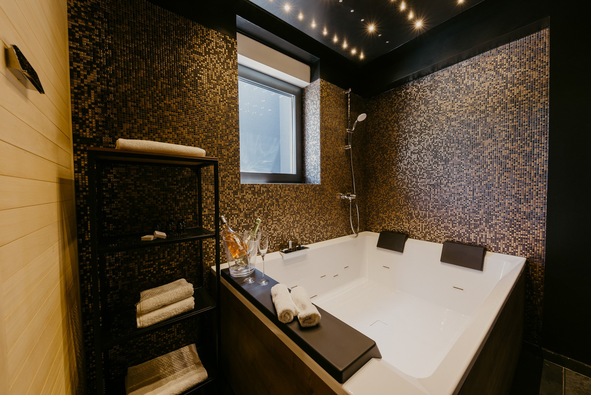 Villa Black & Gold with Pool