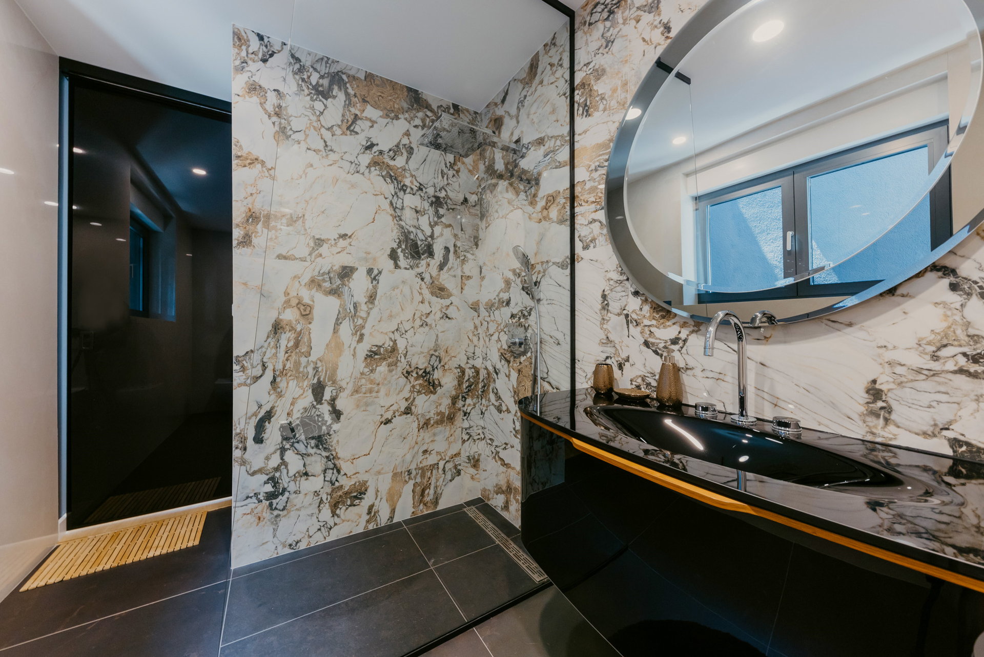 Villa Black & Gold with Pool