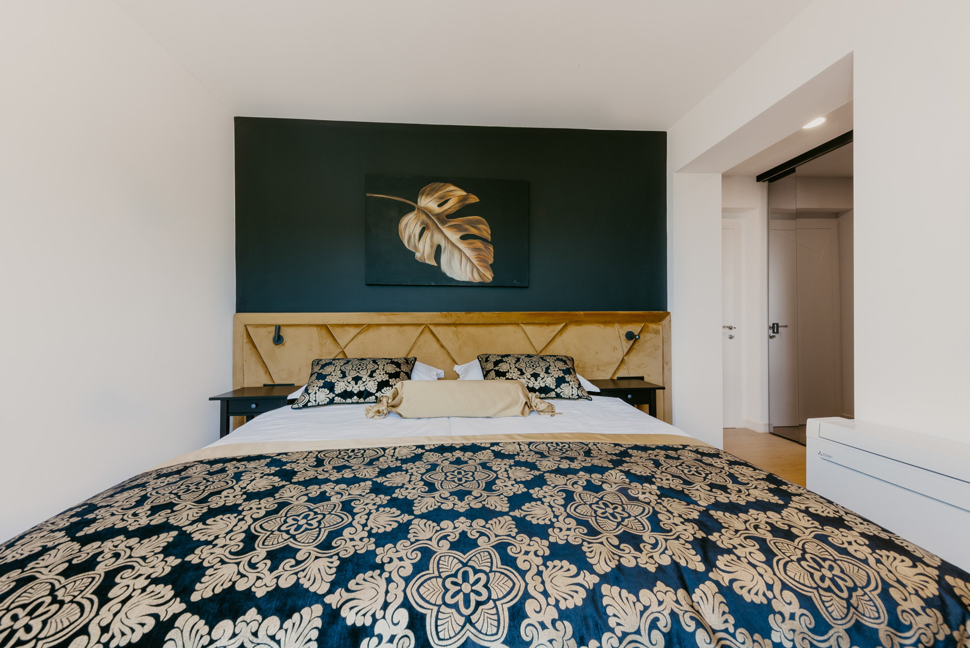 Villa Black & Gold with Pool