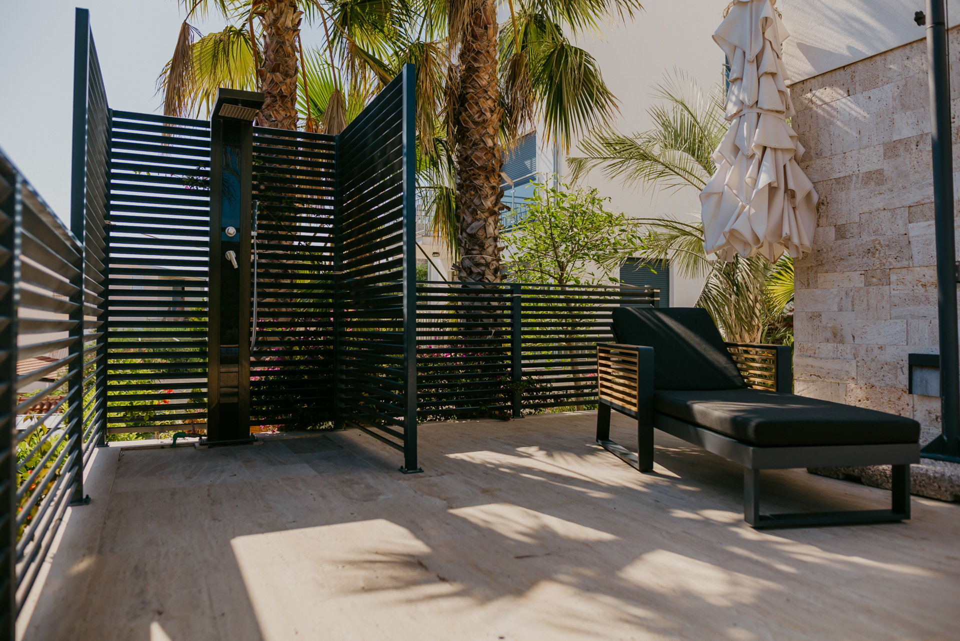 Villa Black & Gold with Pool
