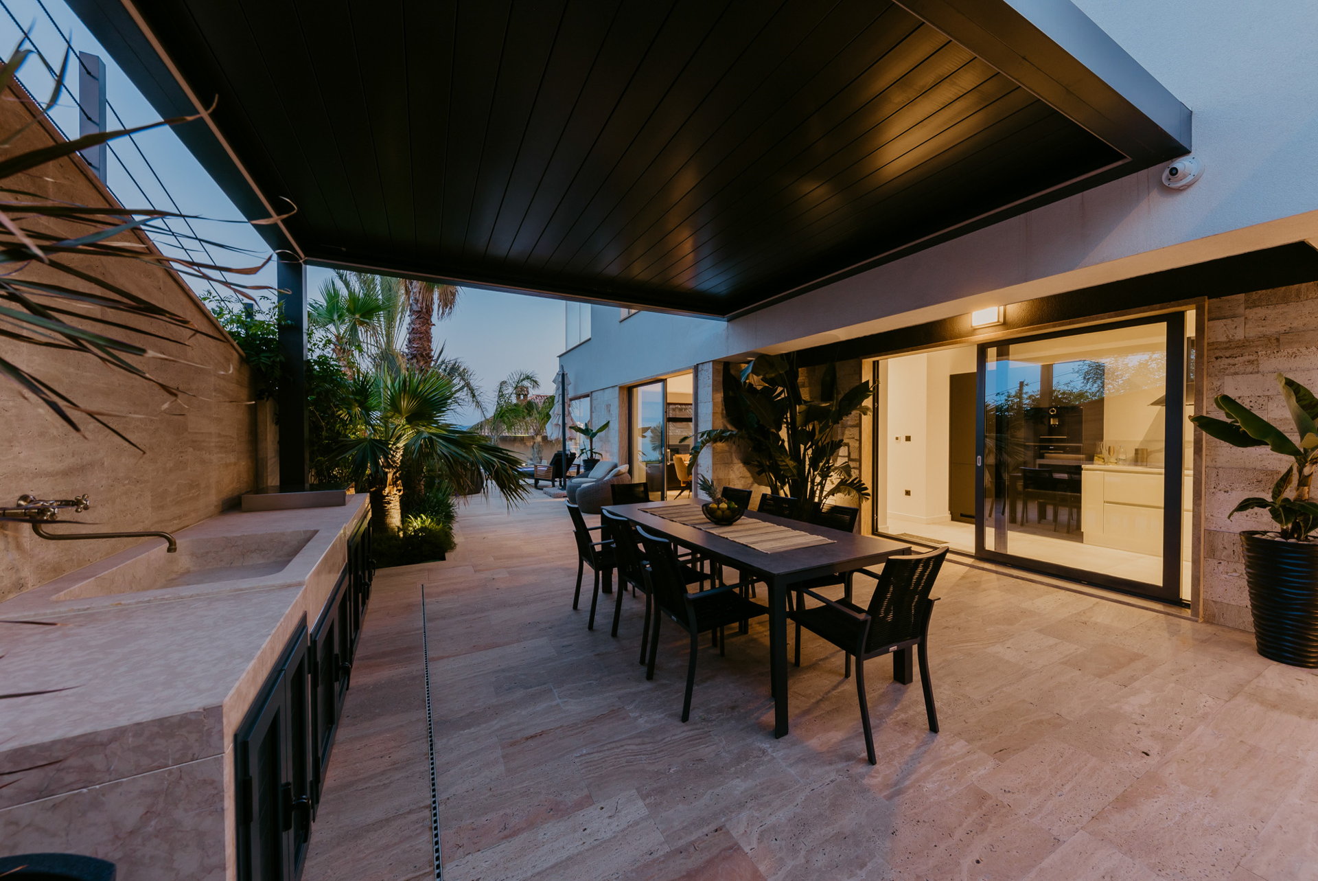 Villa Black & Gold with Pool