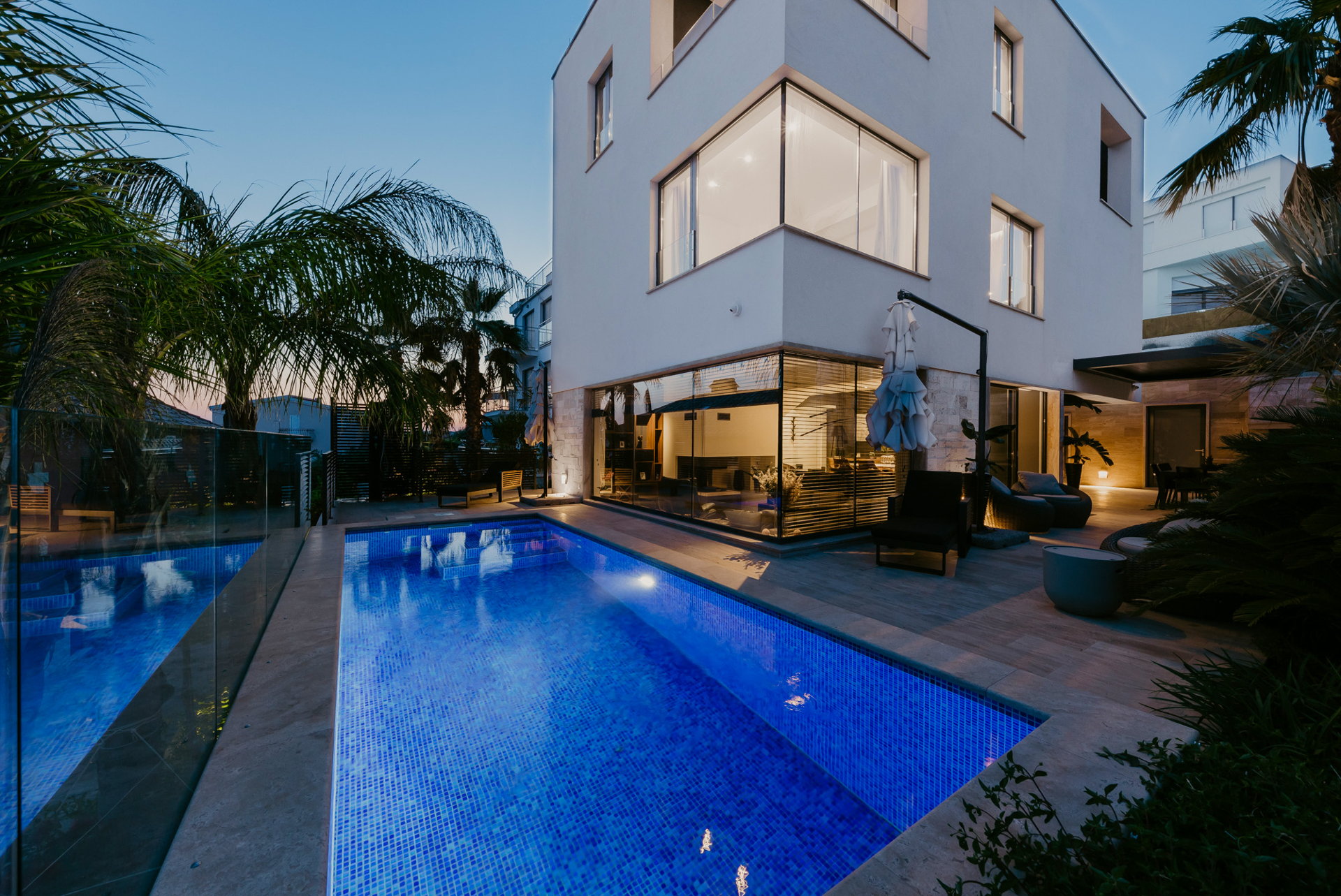 Villa Black & Gold with Pool