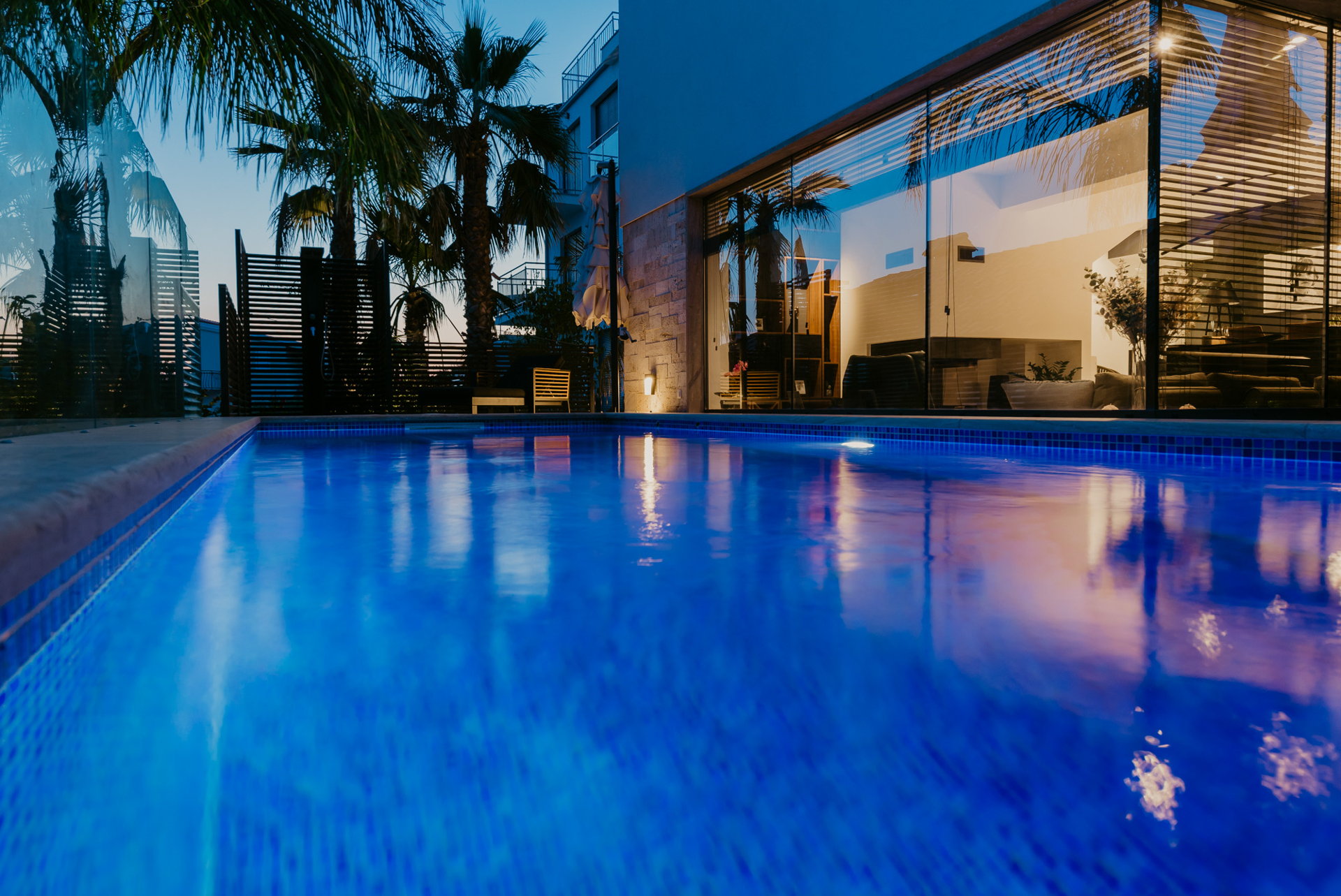 Villa Black & Gold with Pool