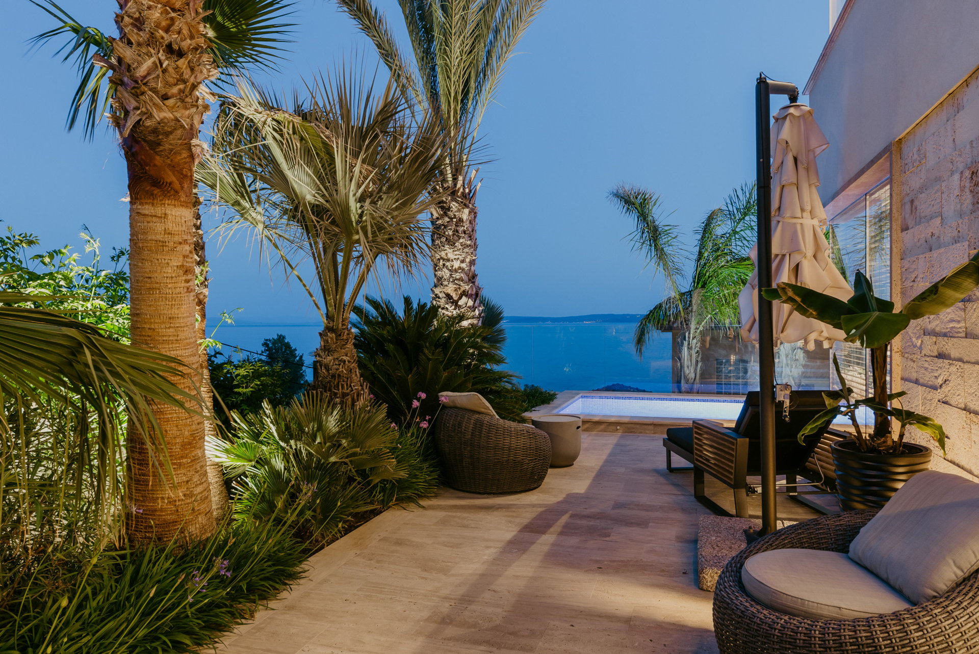 Villa Black & Gold with Pool