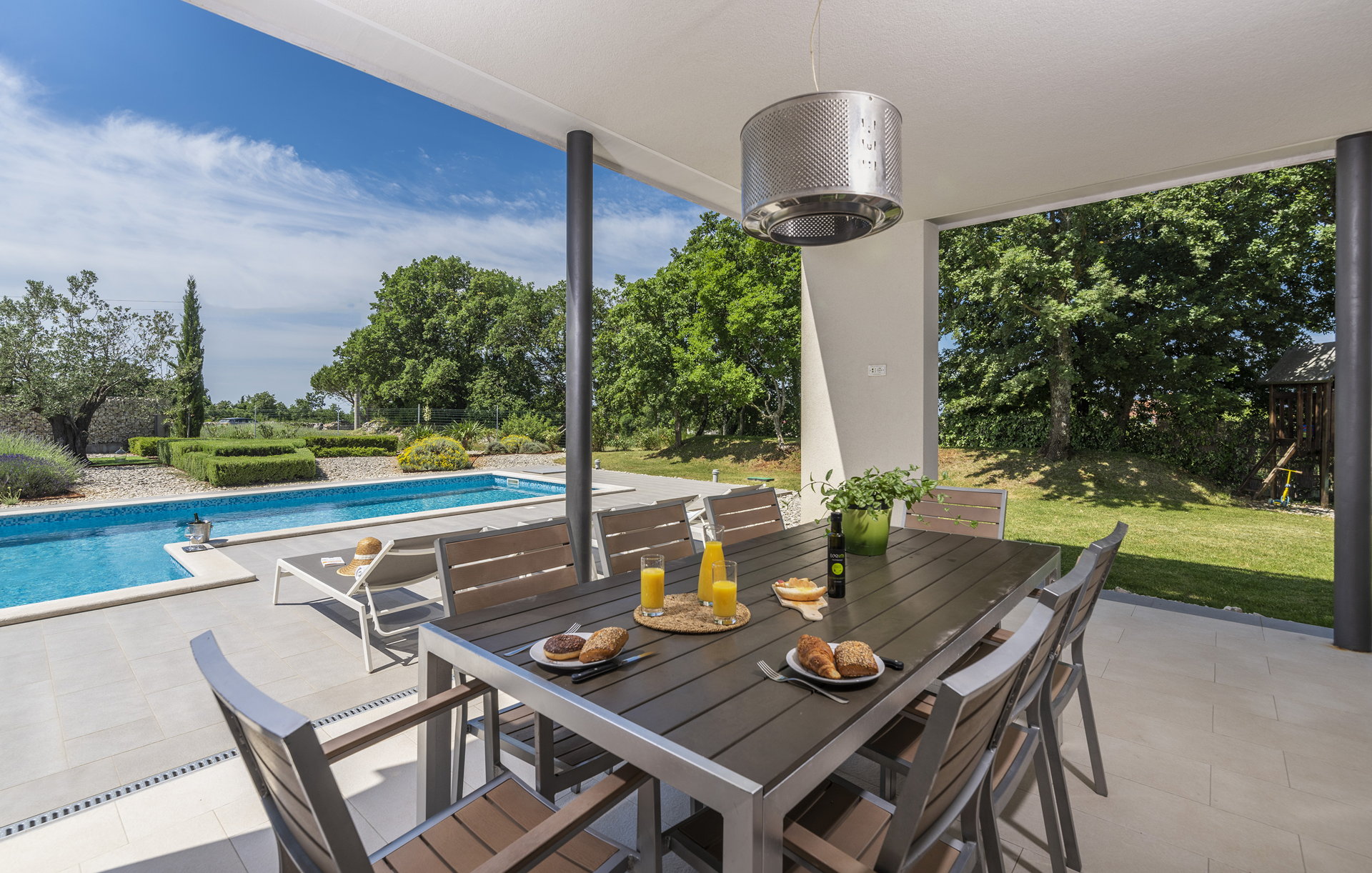 Holiday Home Green Way with Pool