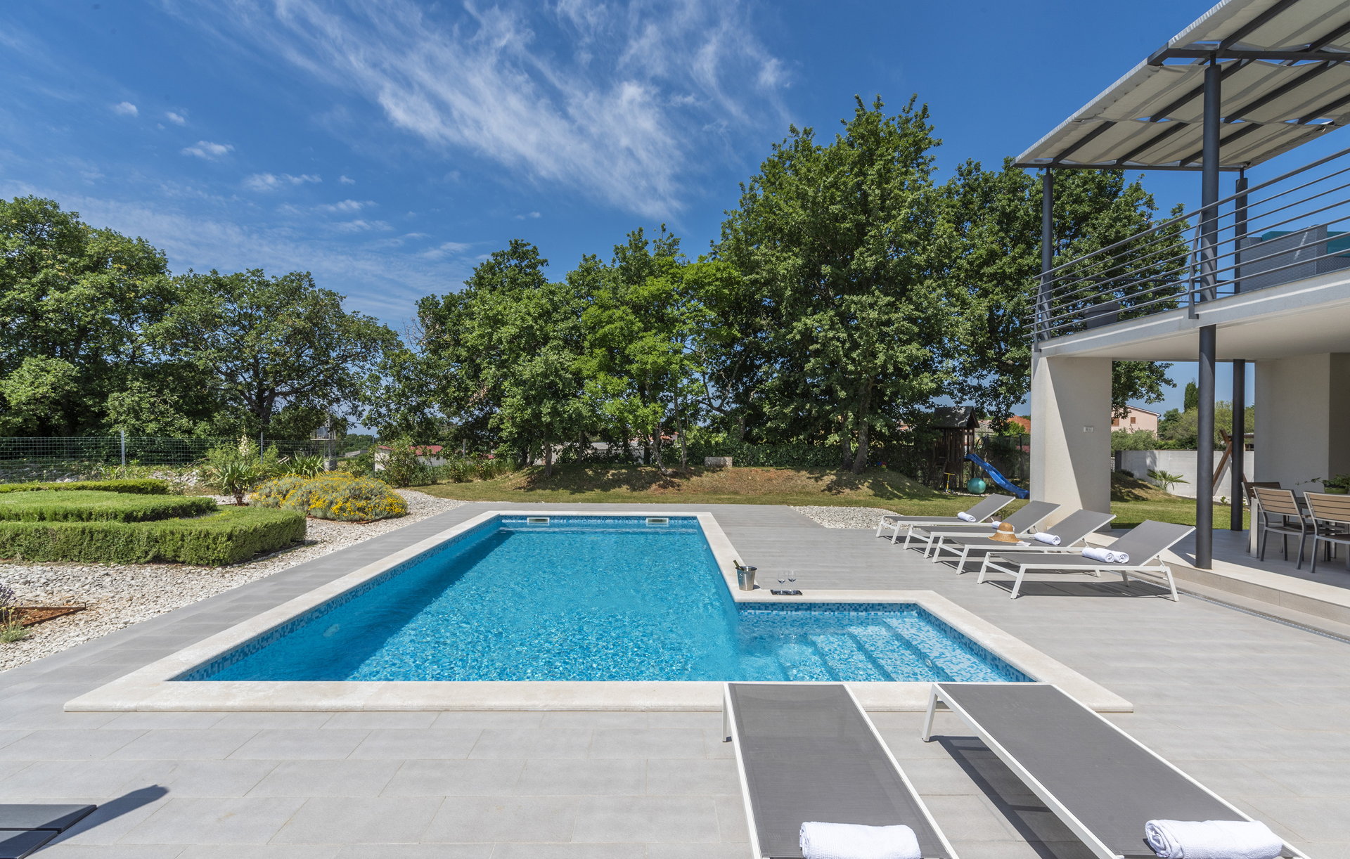 Holiday Home Green Way with Pool