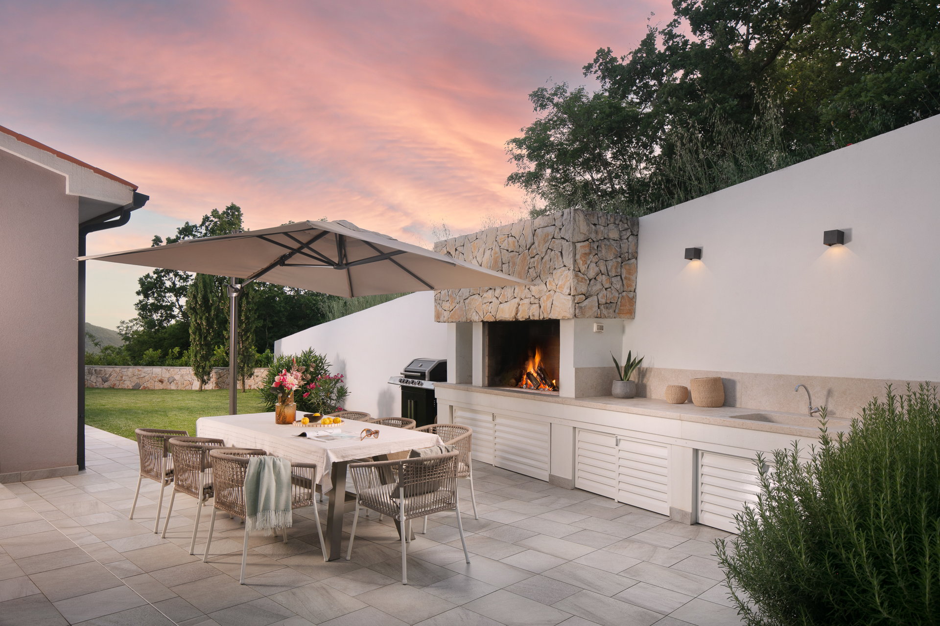 Villa Silhouette with Pool