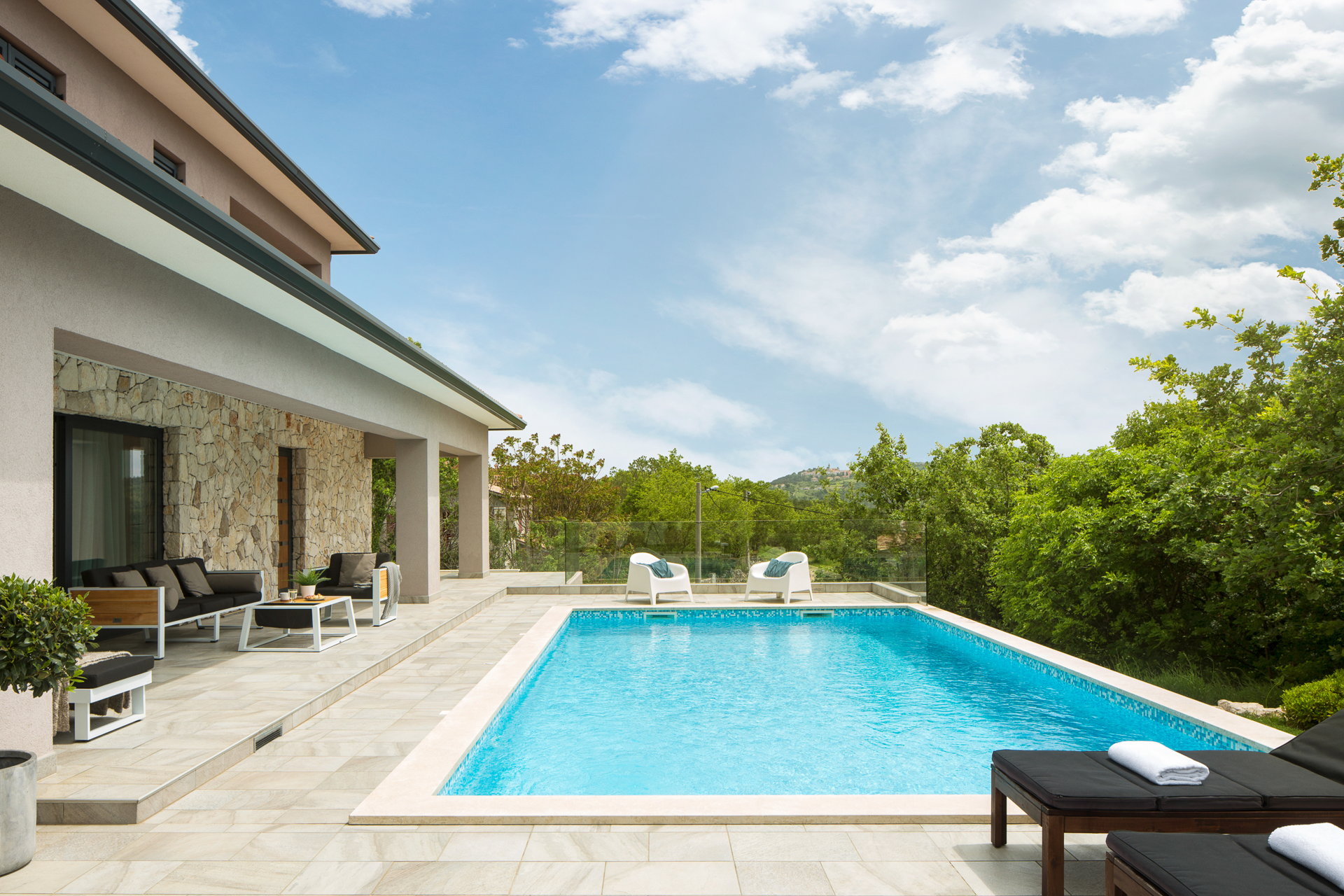Villa Silhouette with Pool