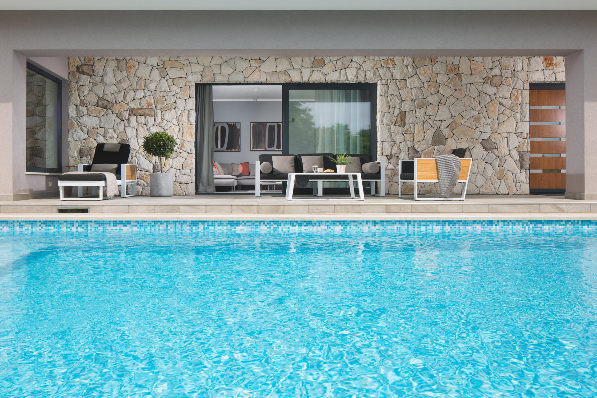 Villa Silhouette with Pool