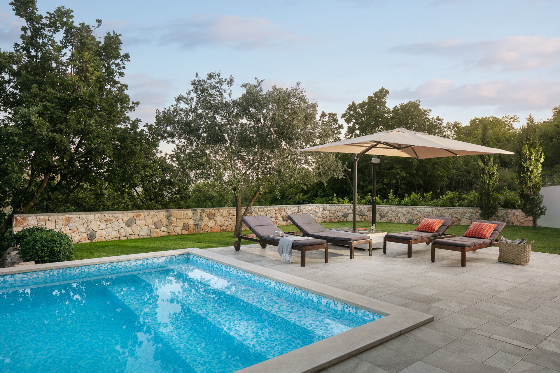 Villa Silhouette with Pool