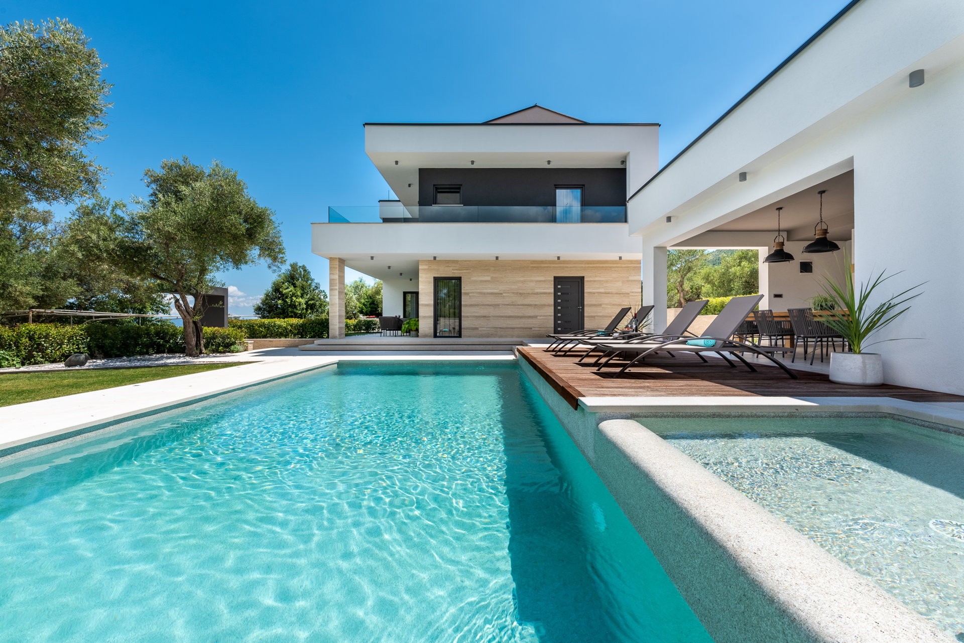 Luxury Villa Perfecta with Pool
