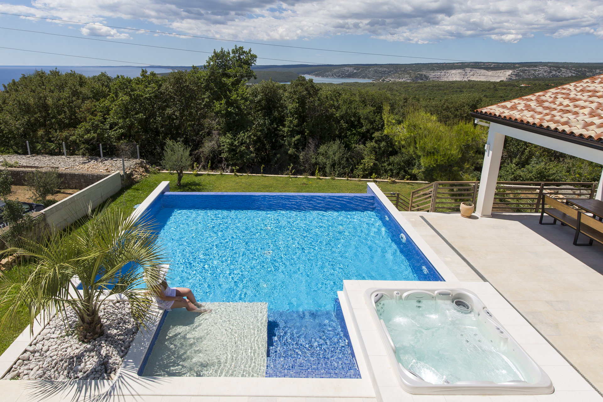 Villa Sunny Day with Pool