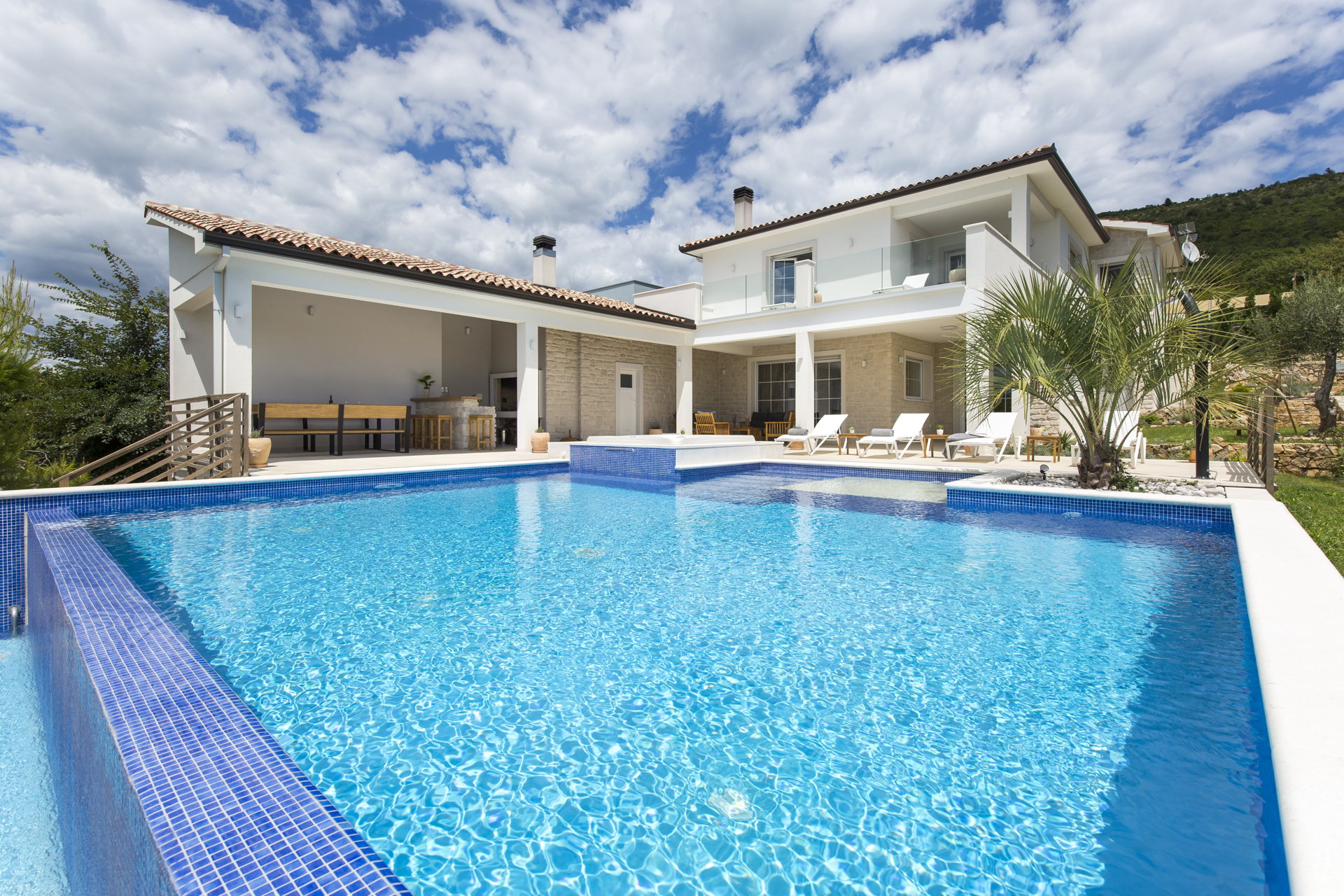 Villa Sunny Day with Pool