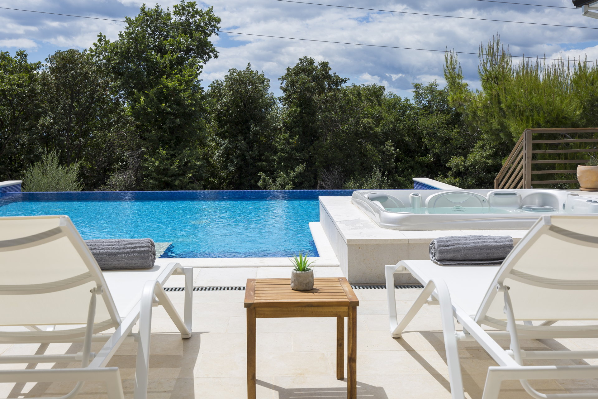 Villa Sunny Day with Pool