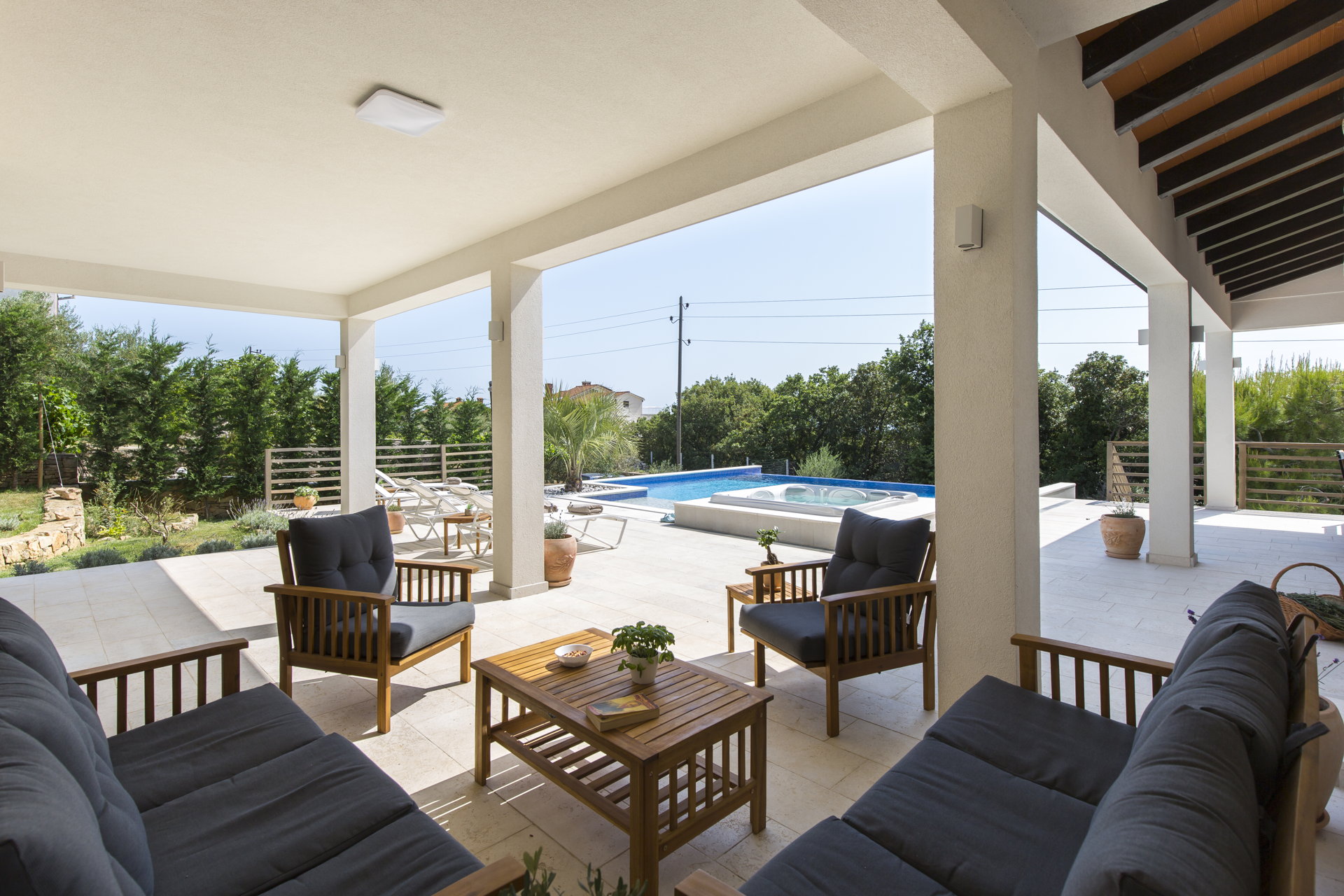 Villa Sunny Day with Pool